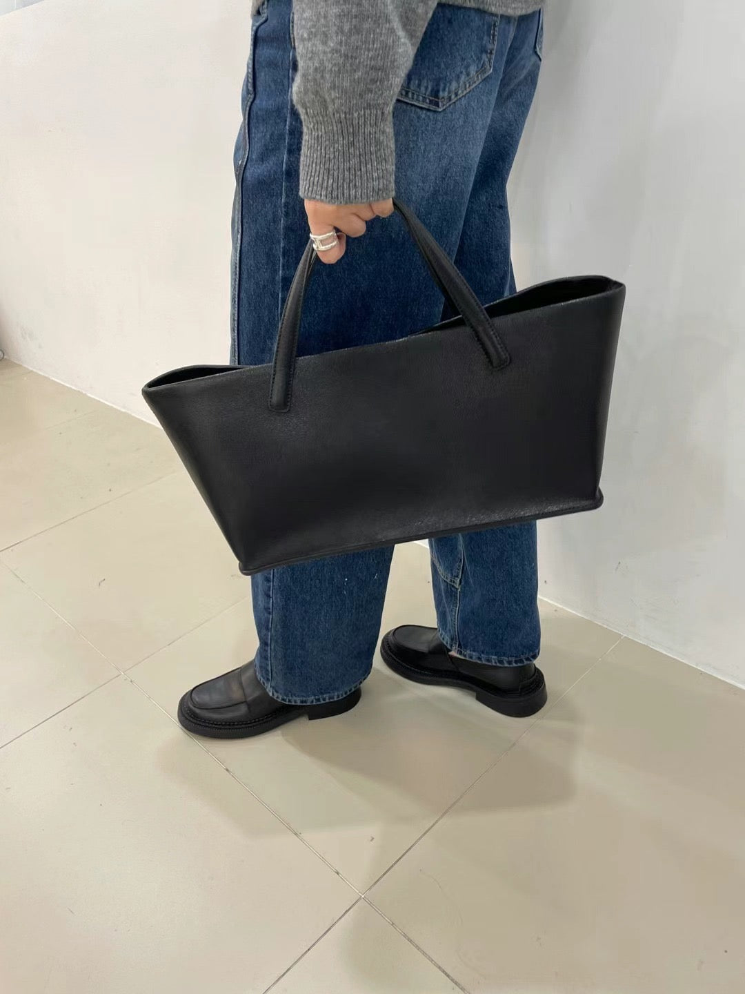 1110 Olsen Leather Tote (SHOWROOM 有DISPLAY)