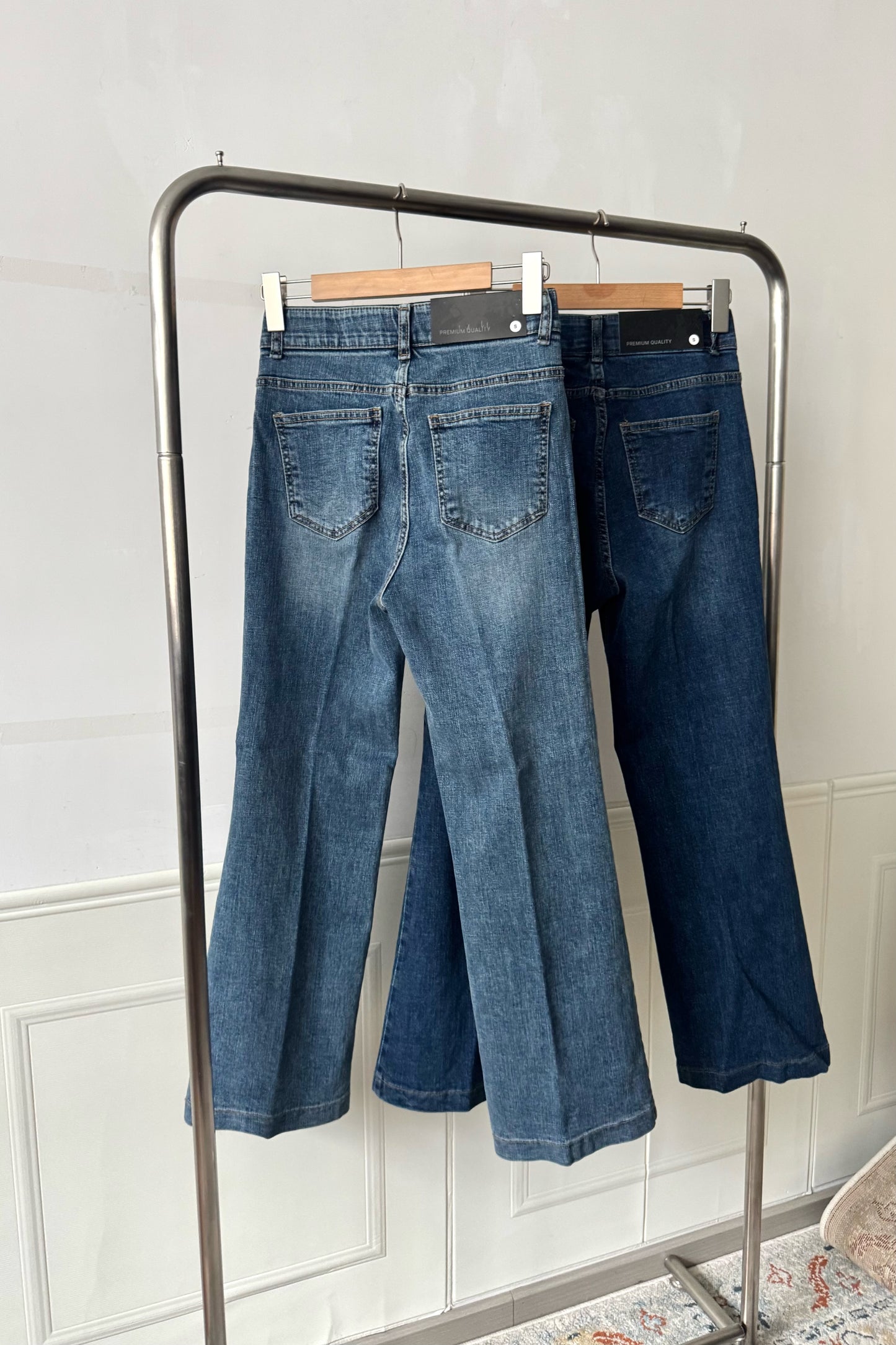 250939 Classic bootcut jeans