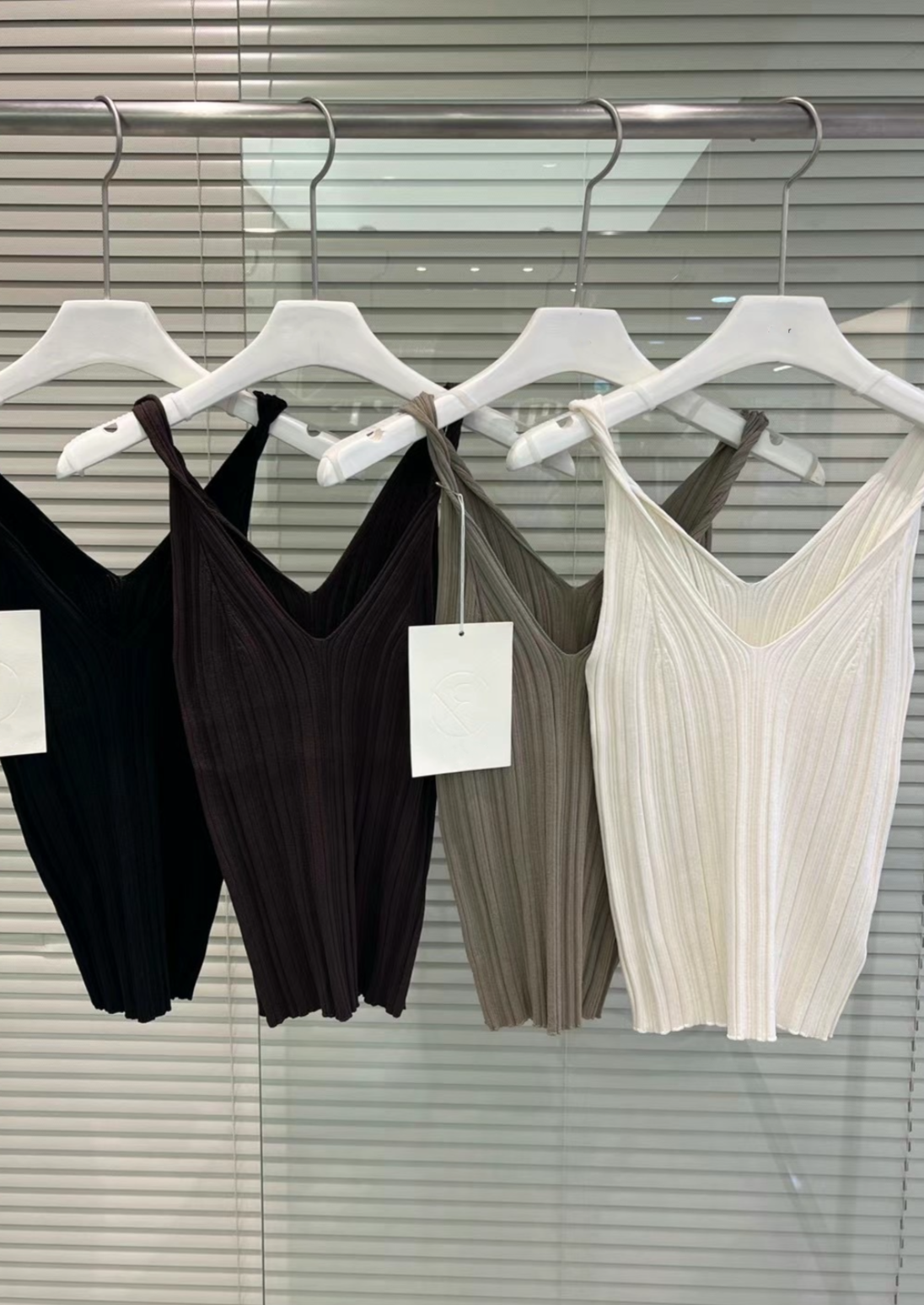 0623 Charles Twisted Top