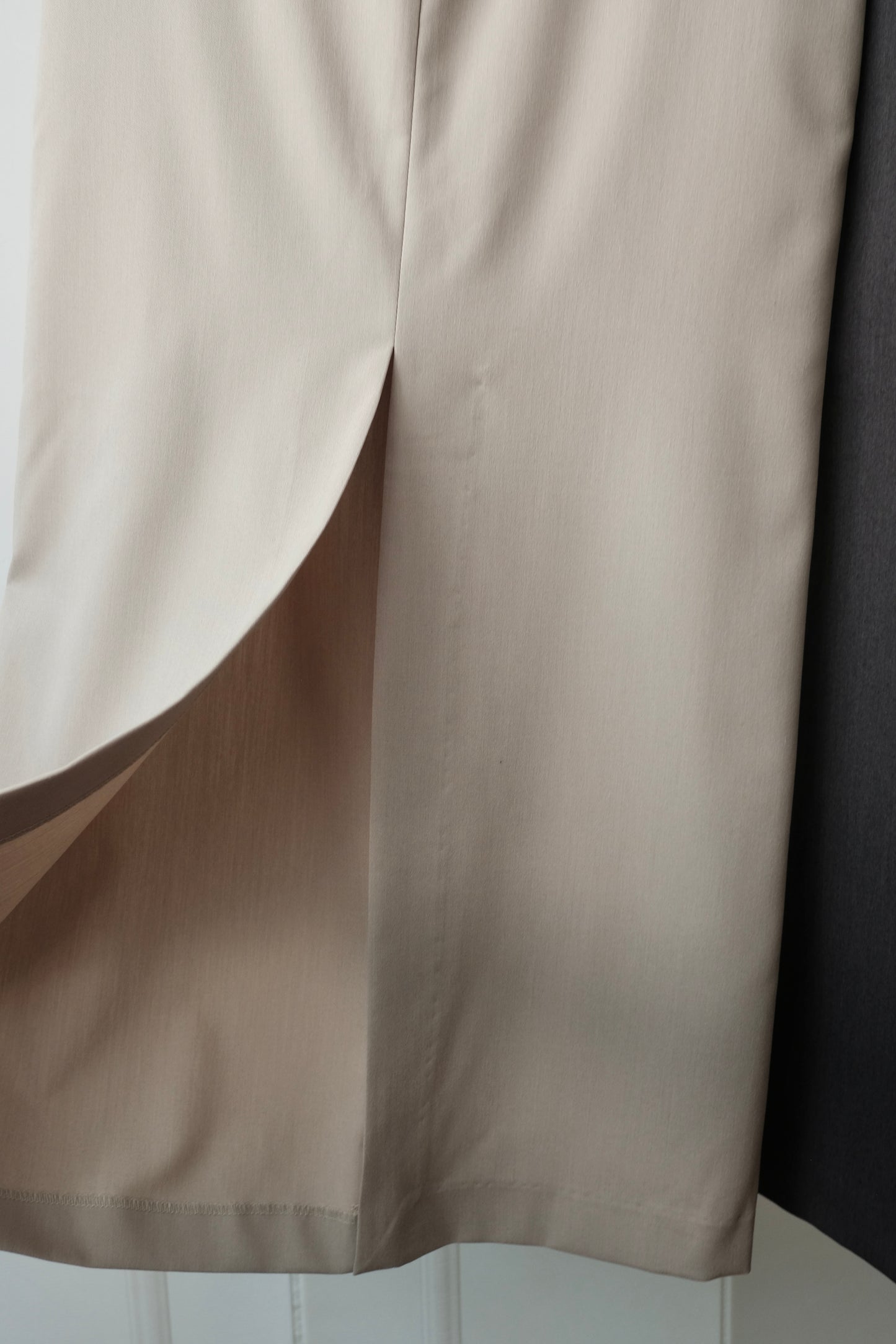 250435 Capri Straight Skirt