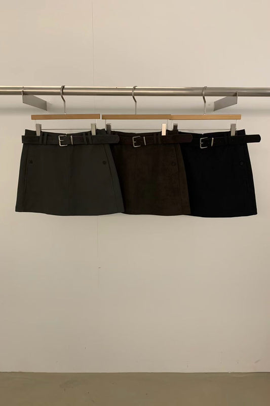 250920 90s leather Short
skirt with belt