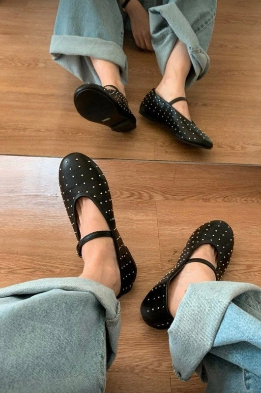 250937 Shiny dotted mary jane flats