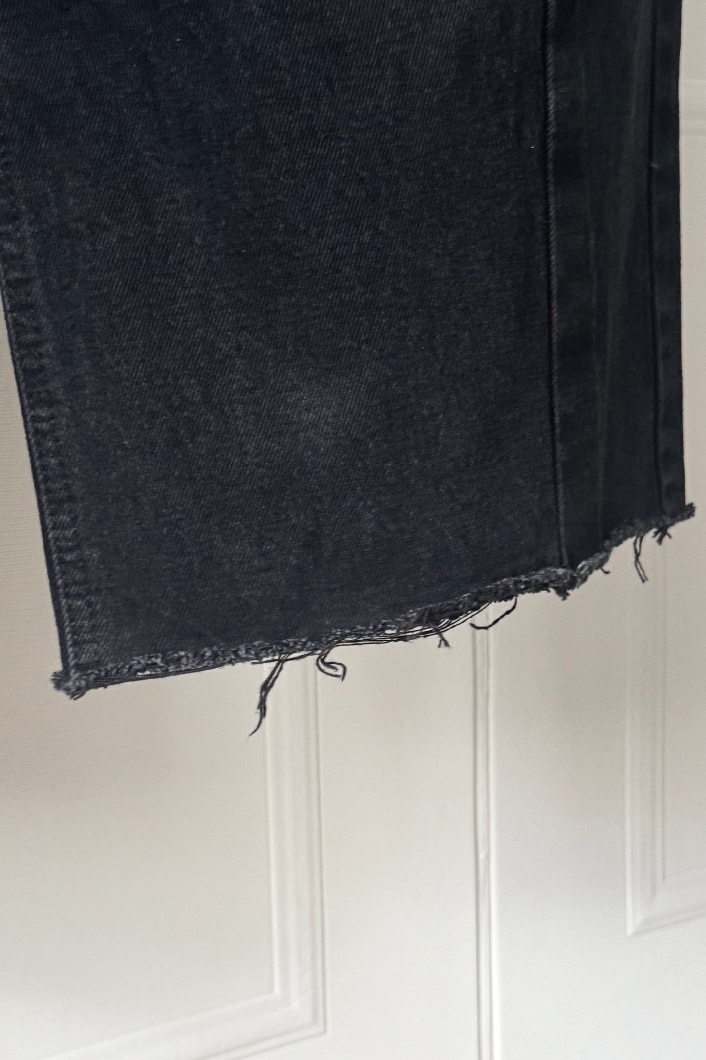 250911 Curve Cut Denim Jeans
