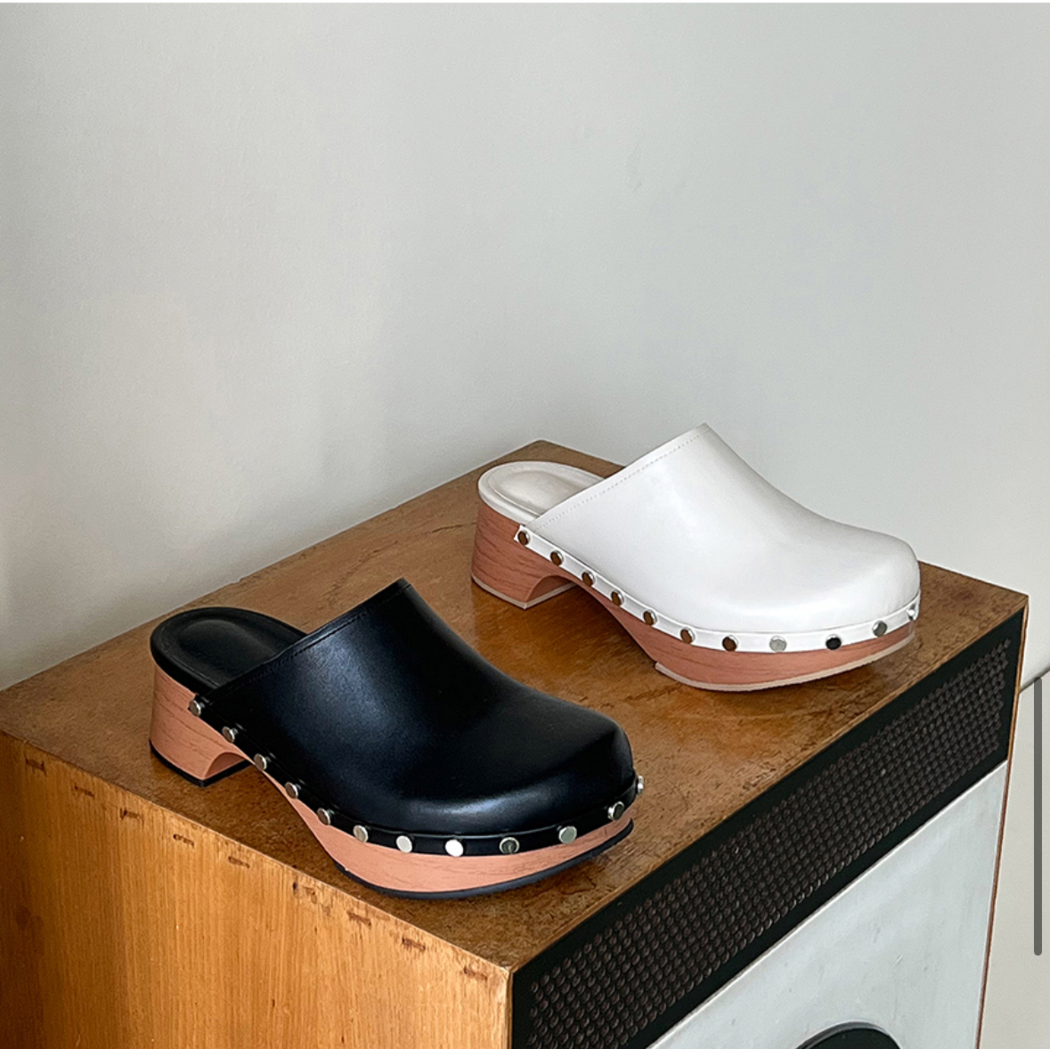 0948 Emma Clogs