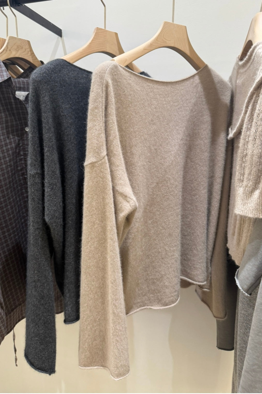 250933 Cozy boat neck knitwear