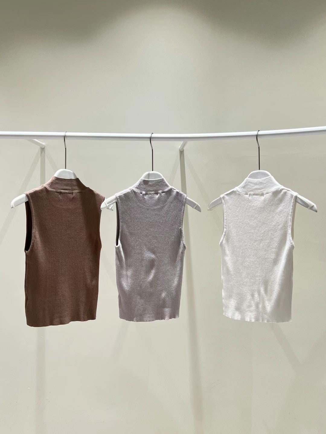 0908 Sleeveless Turtleneck (PT1.SHOWROOM 有DISPLAY)