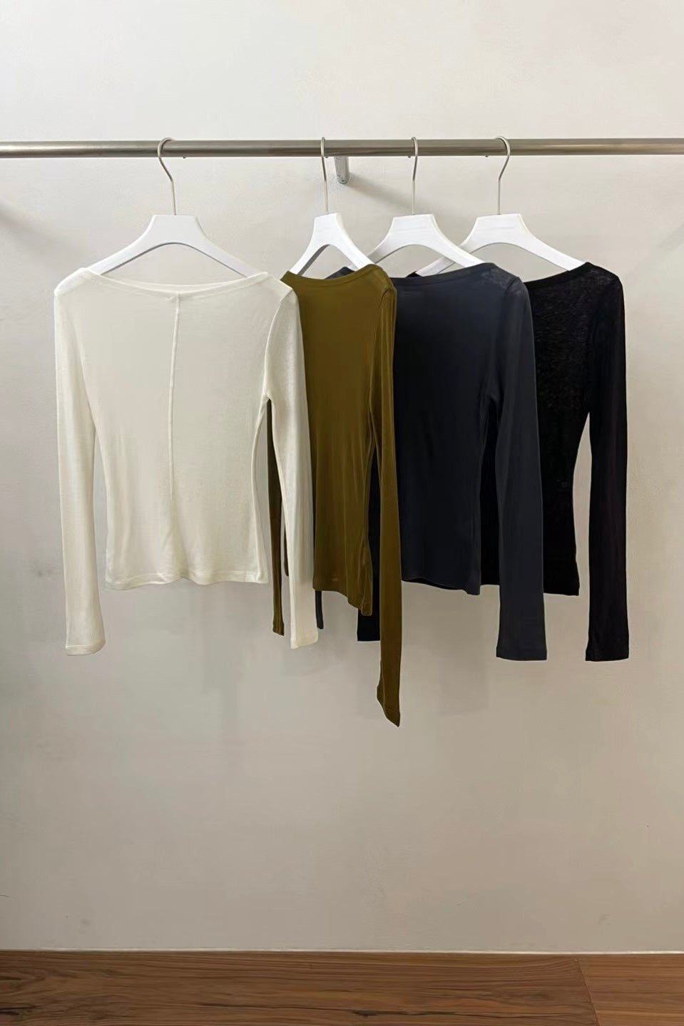 250950 Sheer boat neck top
