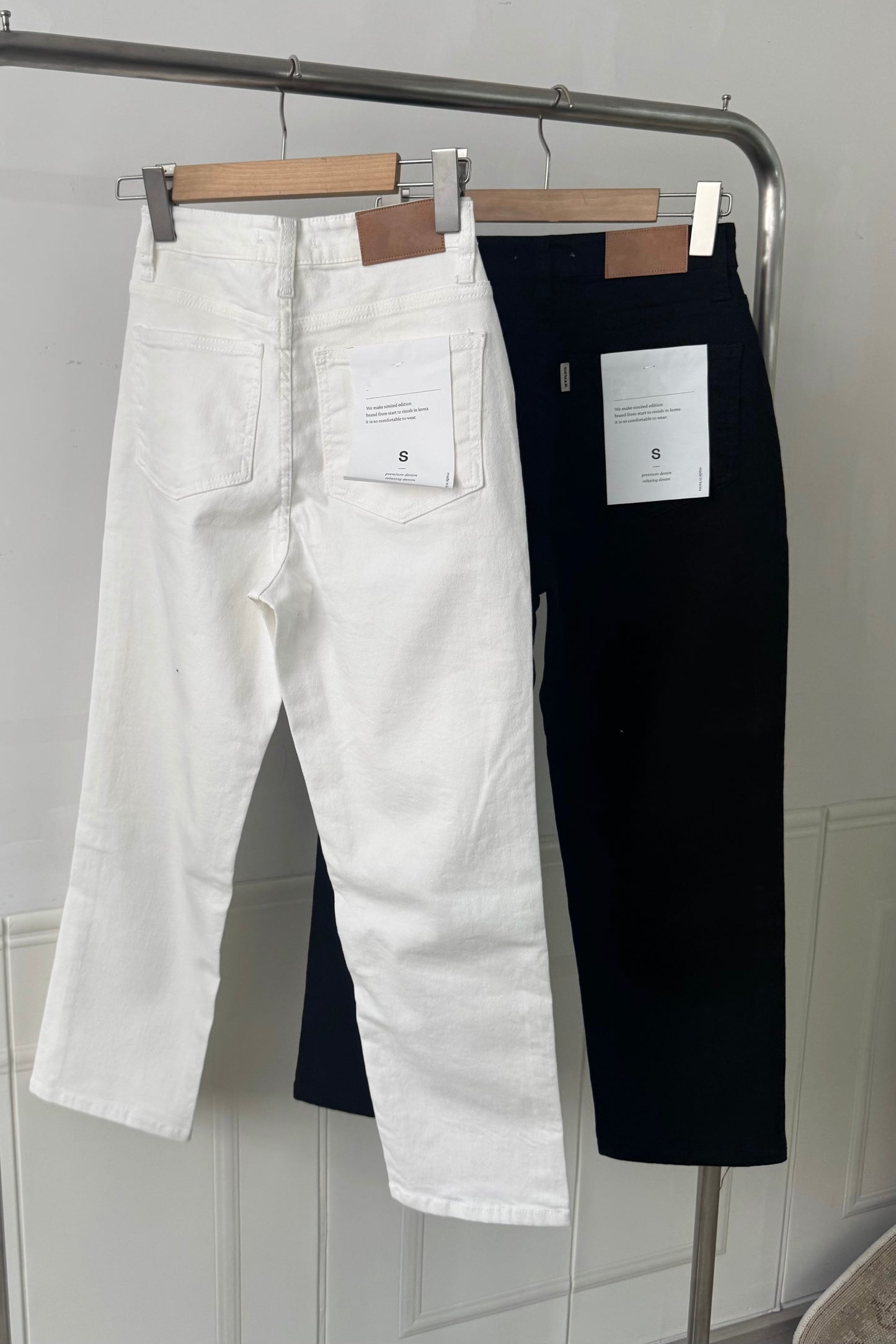 250940 Classic Crop Flare Jeans