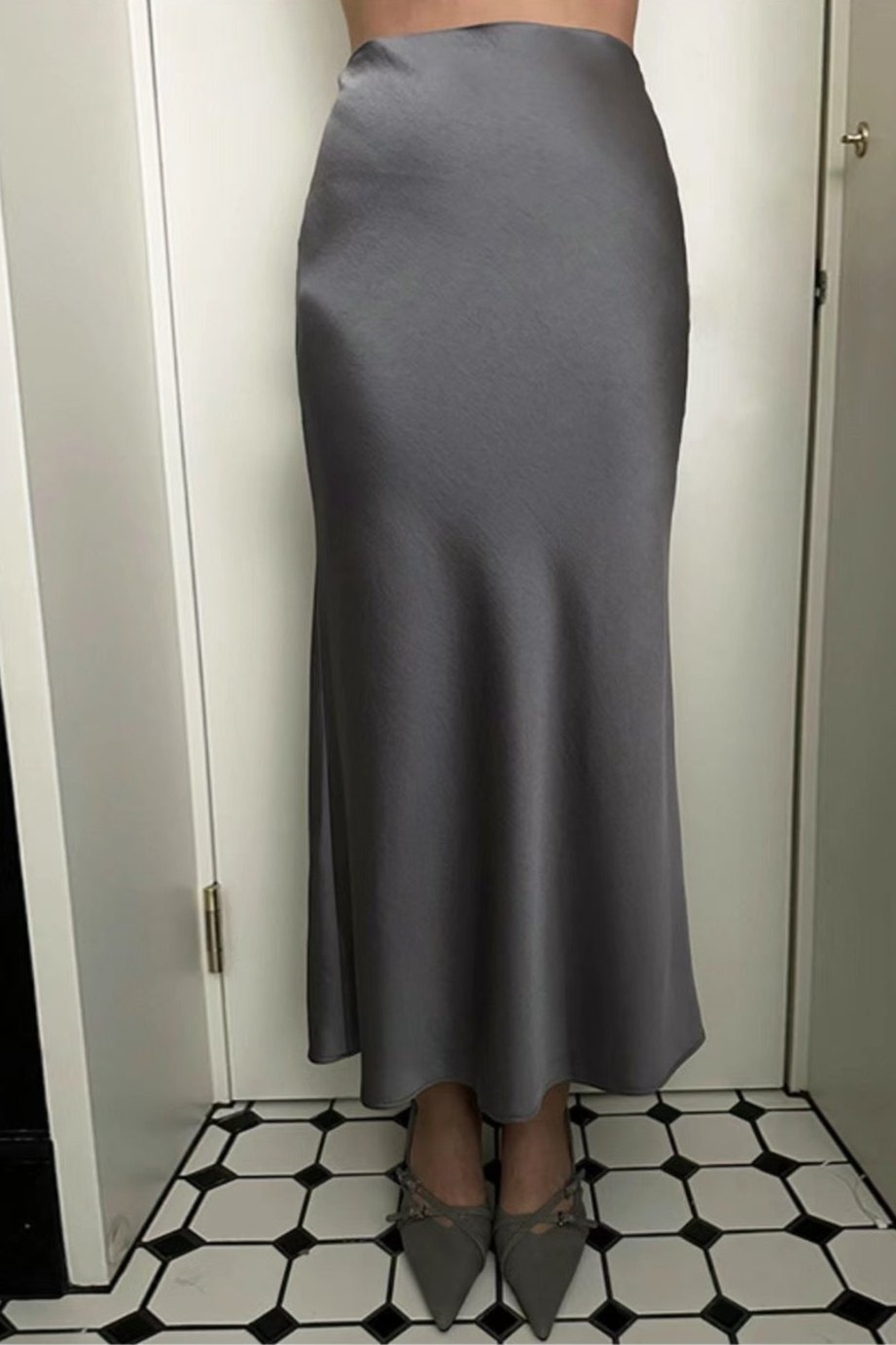 1017 Vienna Satin Skirt (*SHOWROOM 有DISPLAY)