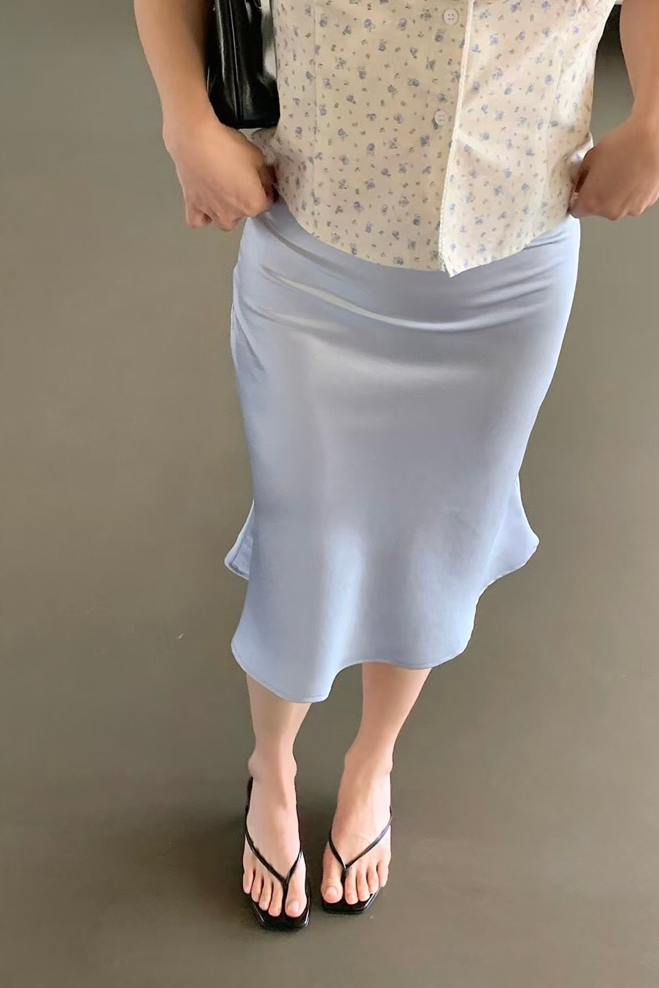 250703 Ambra Satin Skirt (Medium Length)
