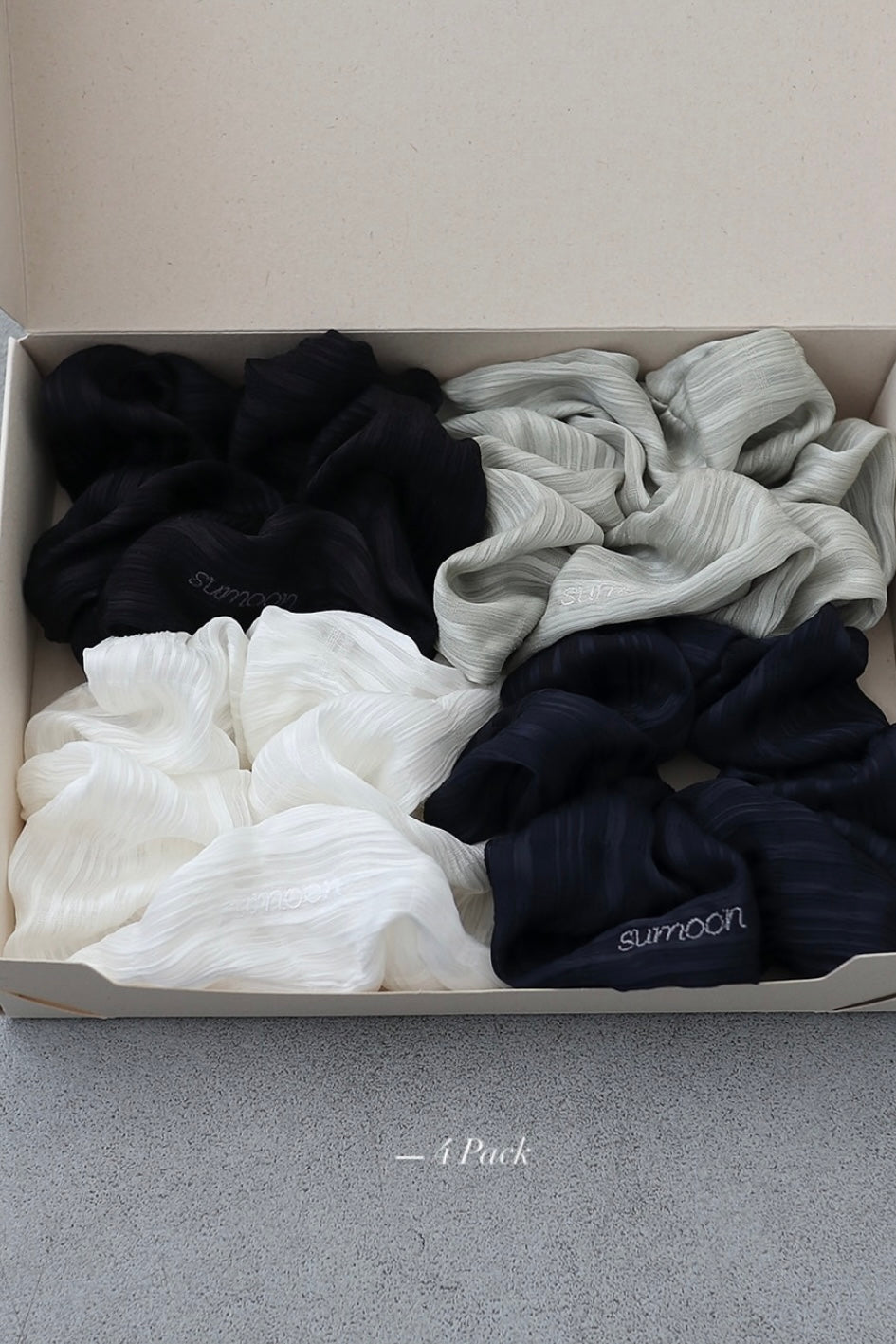 Sumoonday Love Scrunchie 002