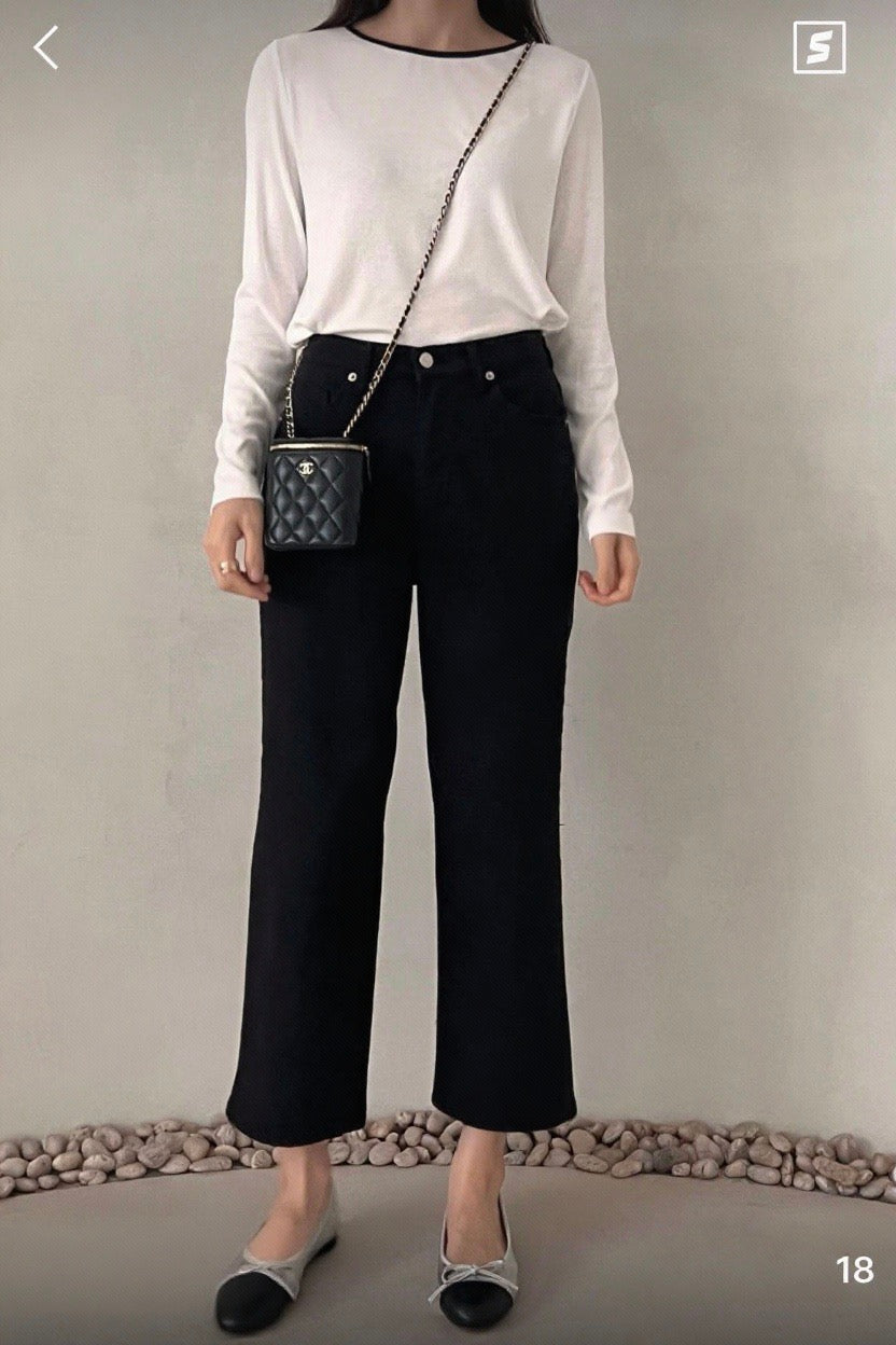 250940 Classic Crop Flare Jeans