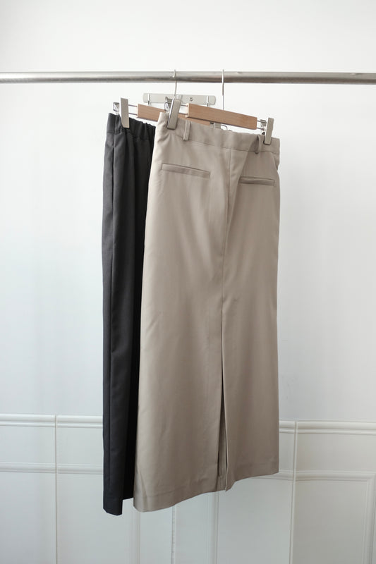 250435 Capri Straight Skirt