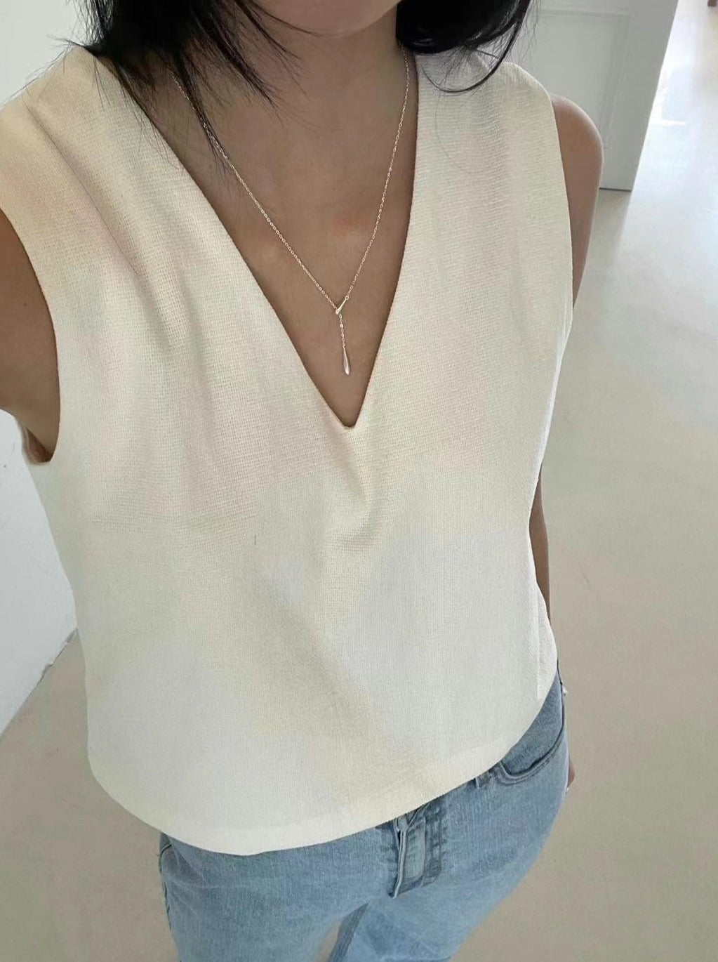 07123 V Amanda V Neck Top