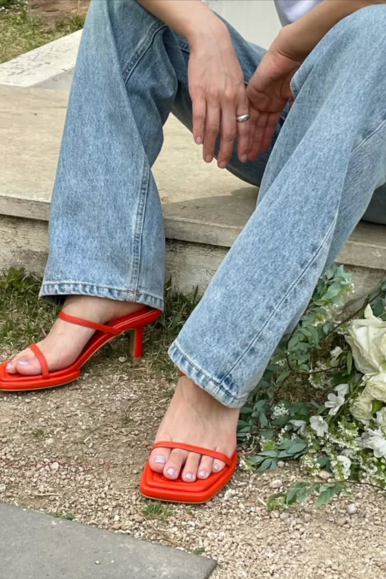250439 Yvette Heels
