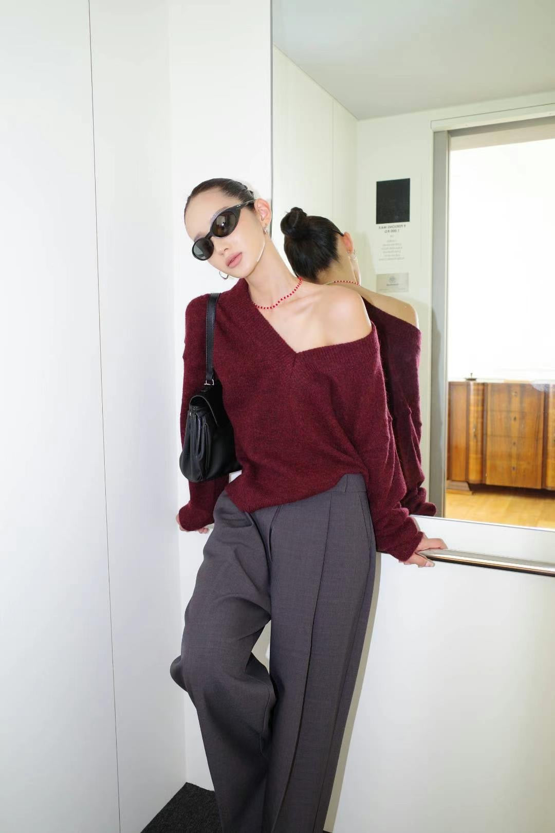 1106 Guinevere V neck Knitwear (SHOWROOM 有DISPLAY)