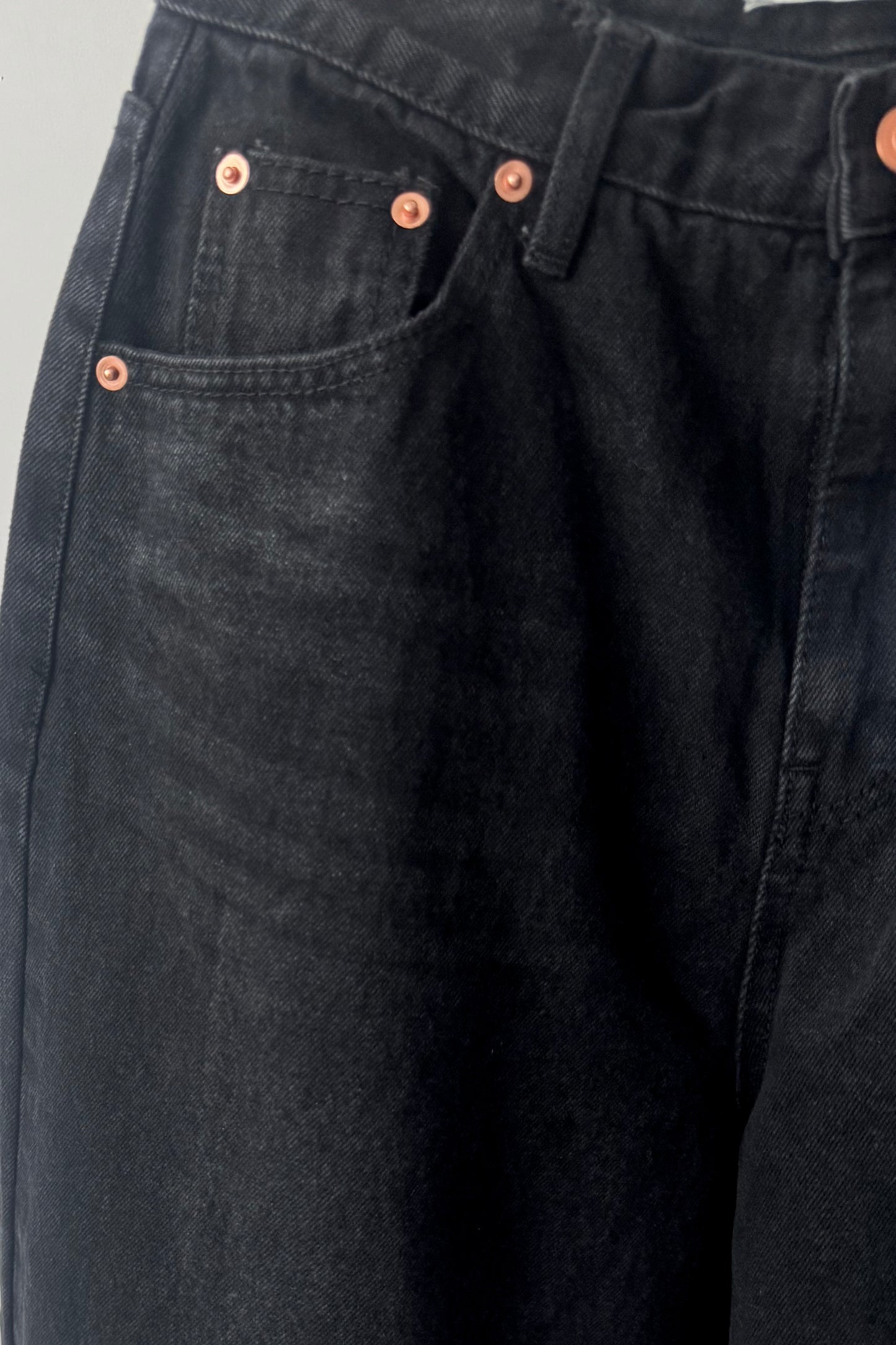 250911 Curve Cut Denim Jeans