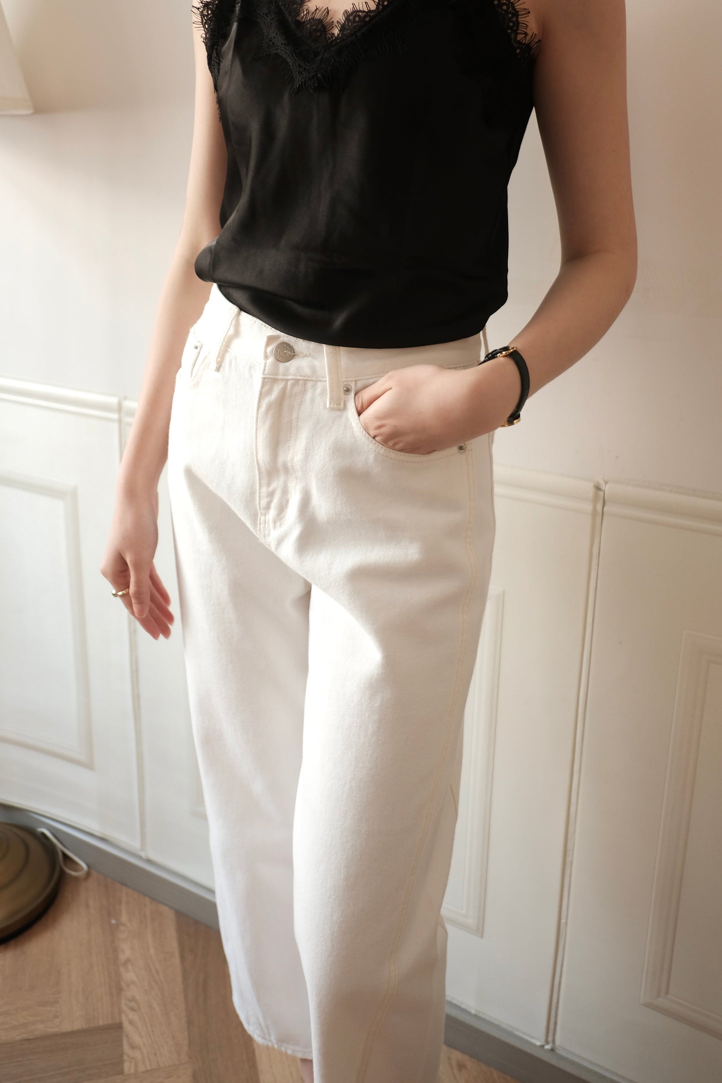 250221 Culve Cut Jeans