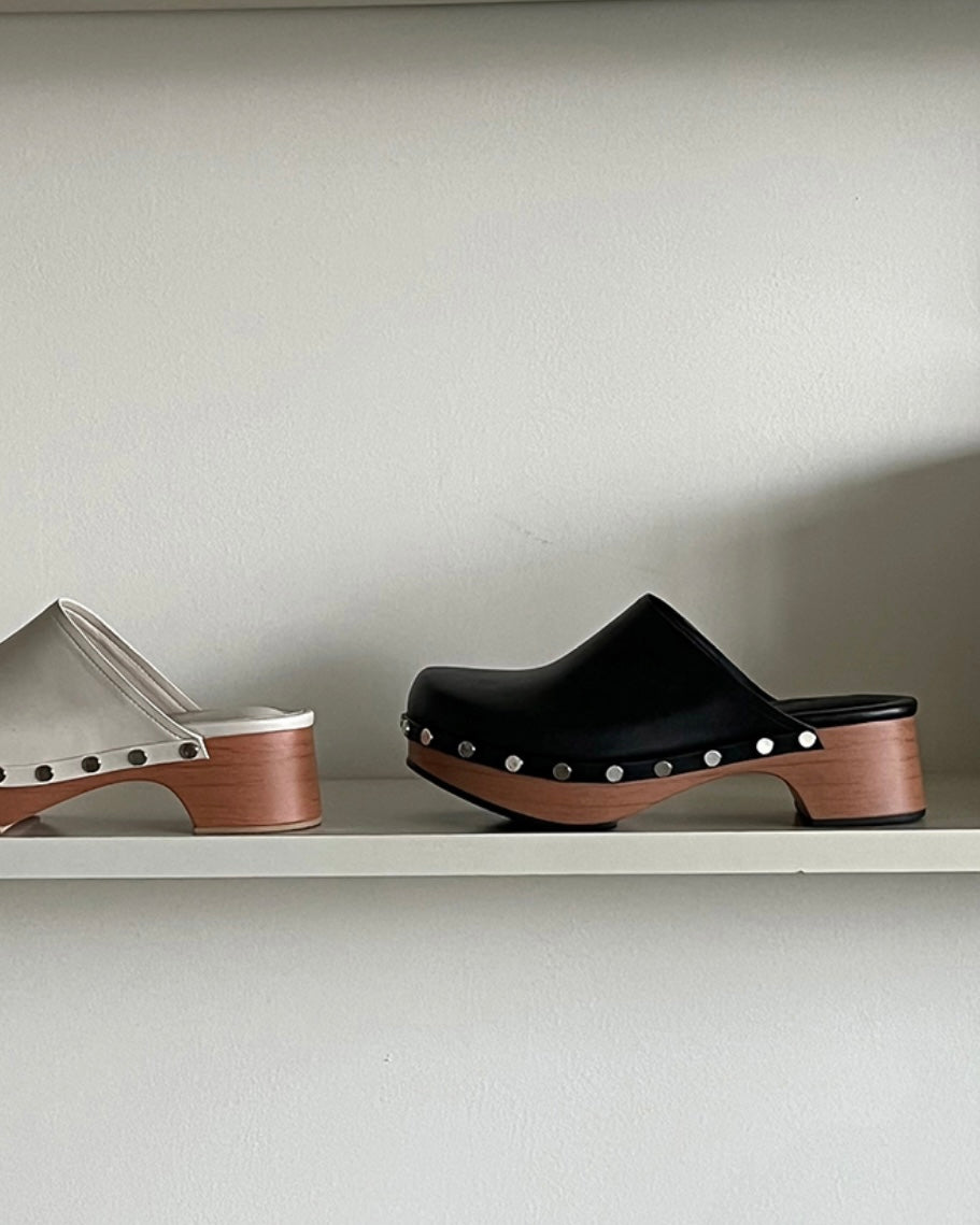 0948 Emma Clogs
