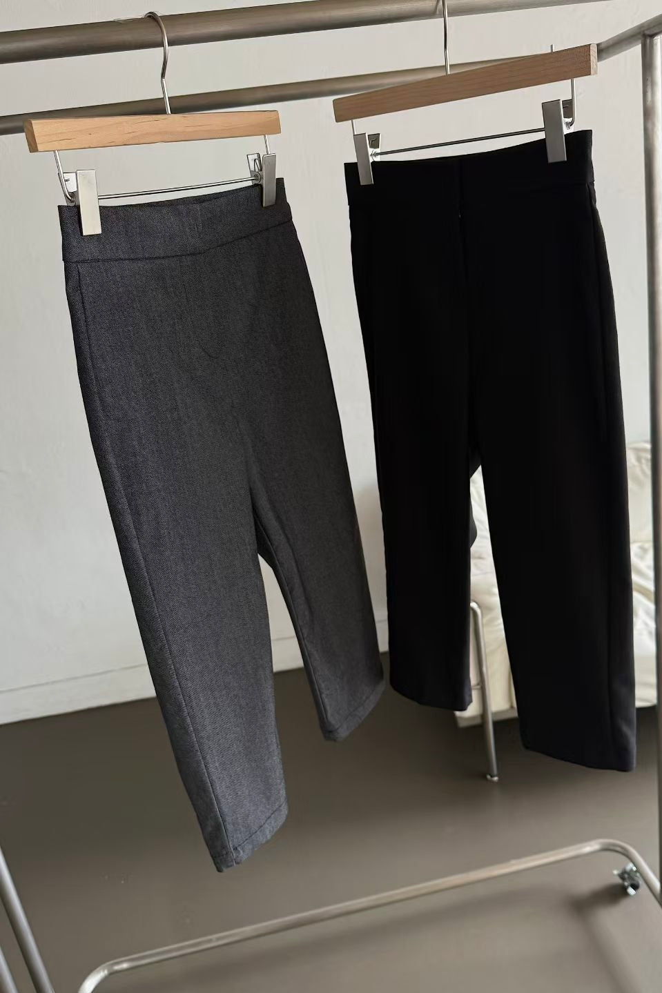 250942 90s capri pants