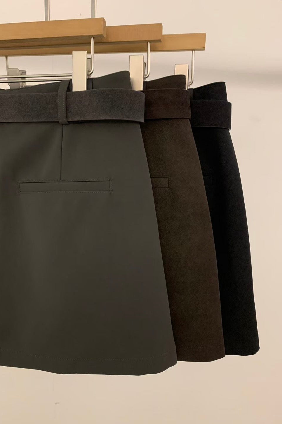 250920 90s leather Short
skirt with belt