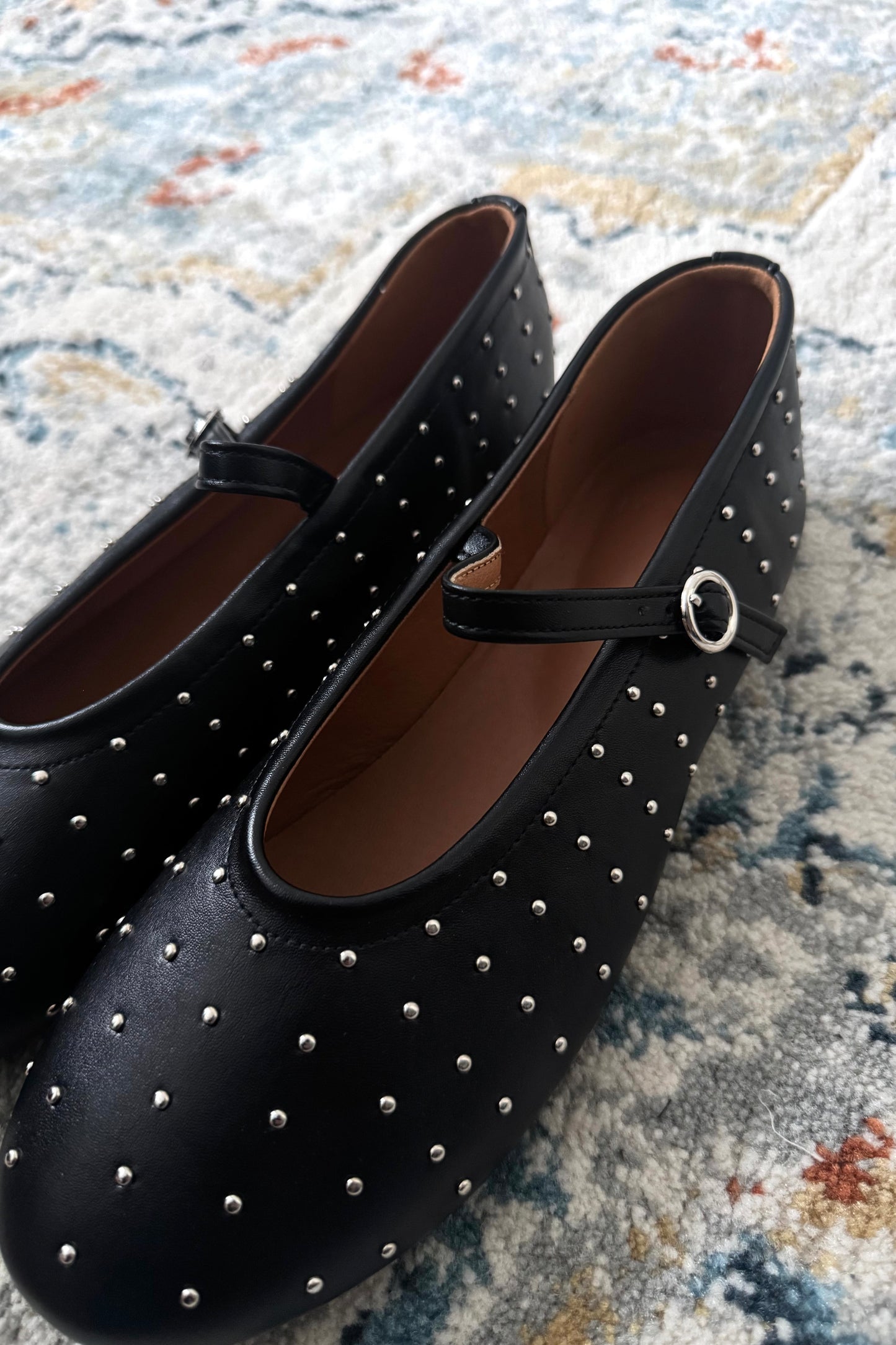 250937 Shiny dotted mary jane flats