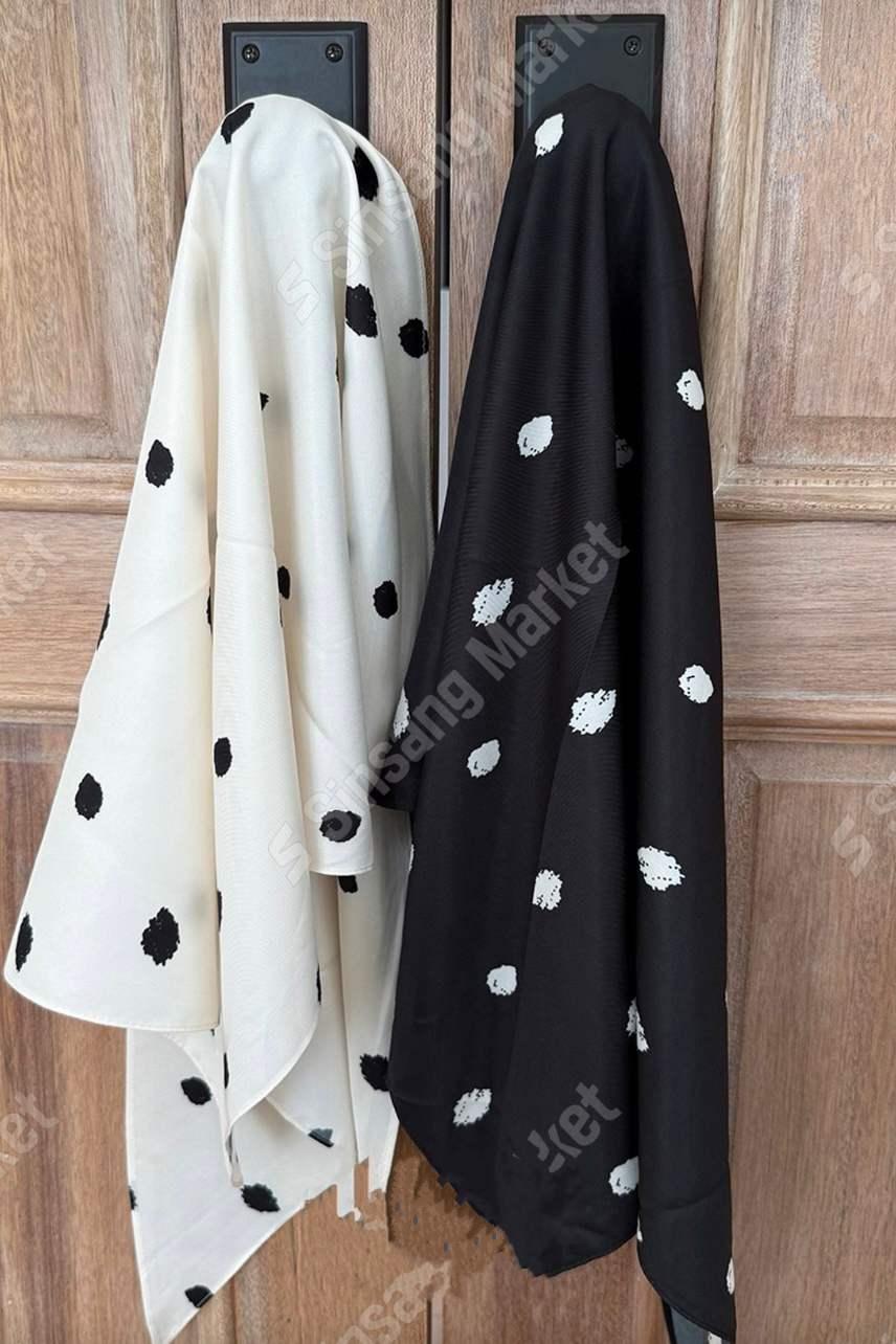 250658 New Yorker Dot Scarf
