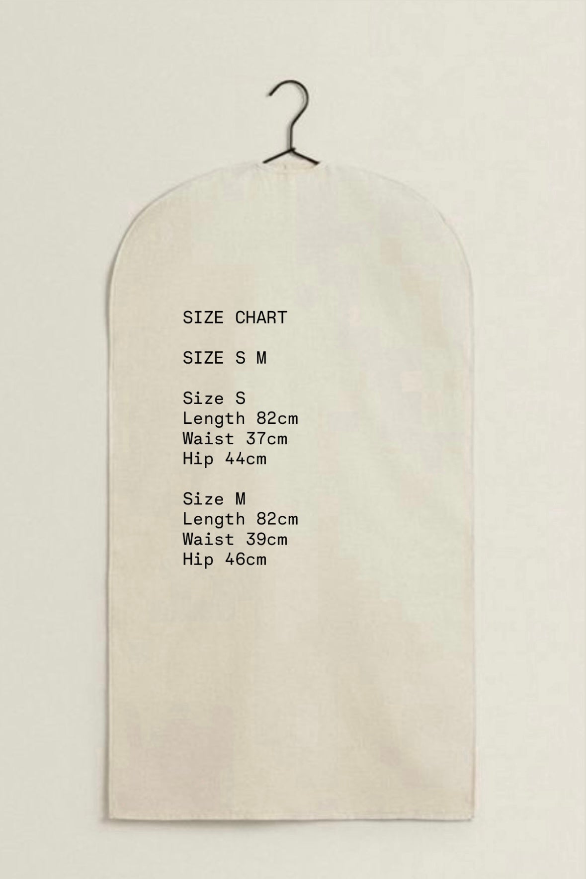 250941 Classic back slit straight skirt