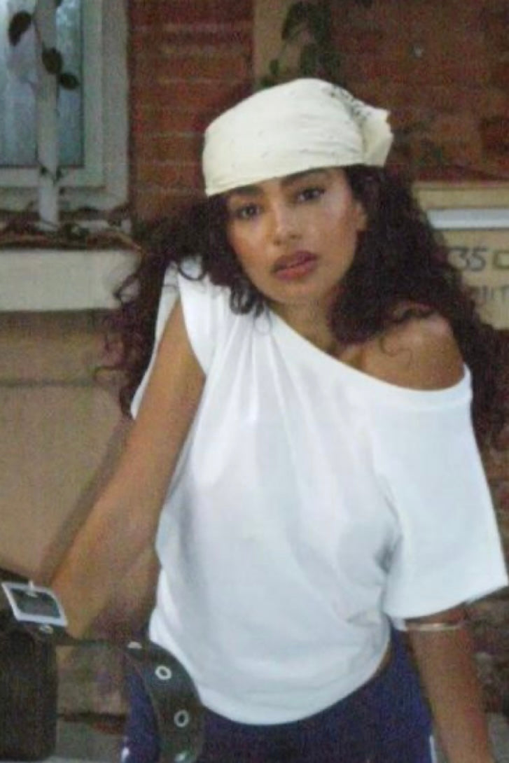 240718 Asymmetrical off shoulder Top (inspiration)