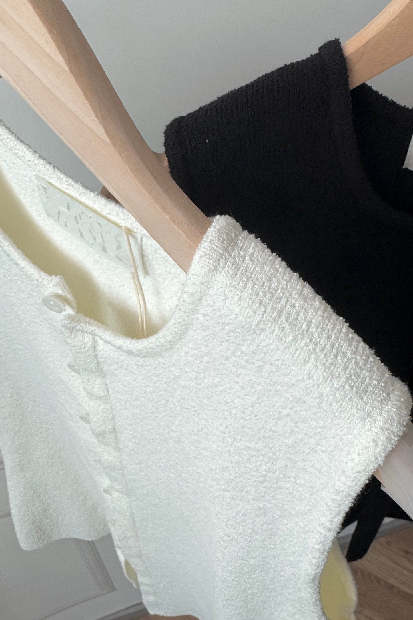 250614 Collarless Knit Vest
