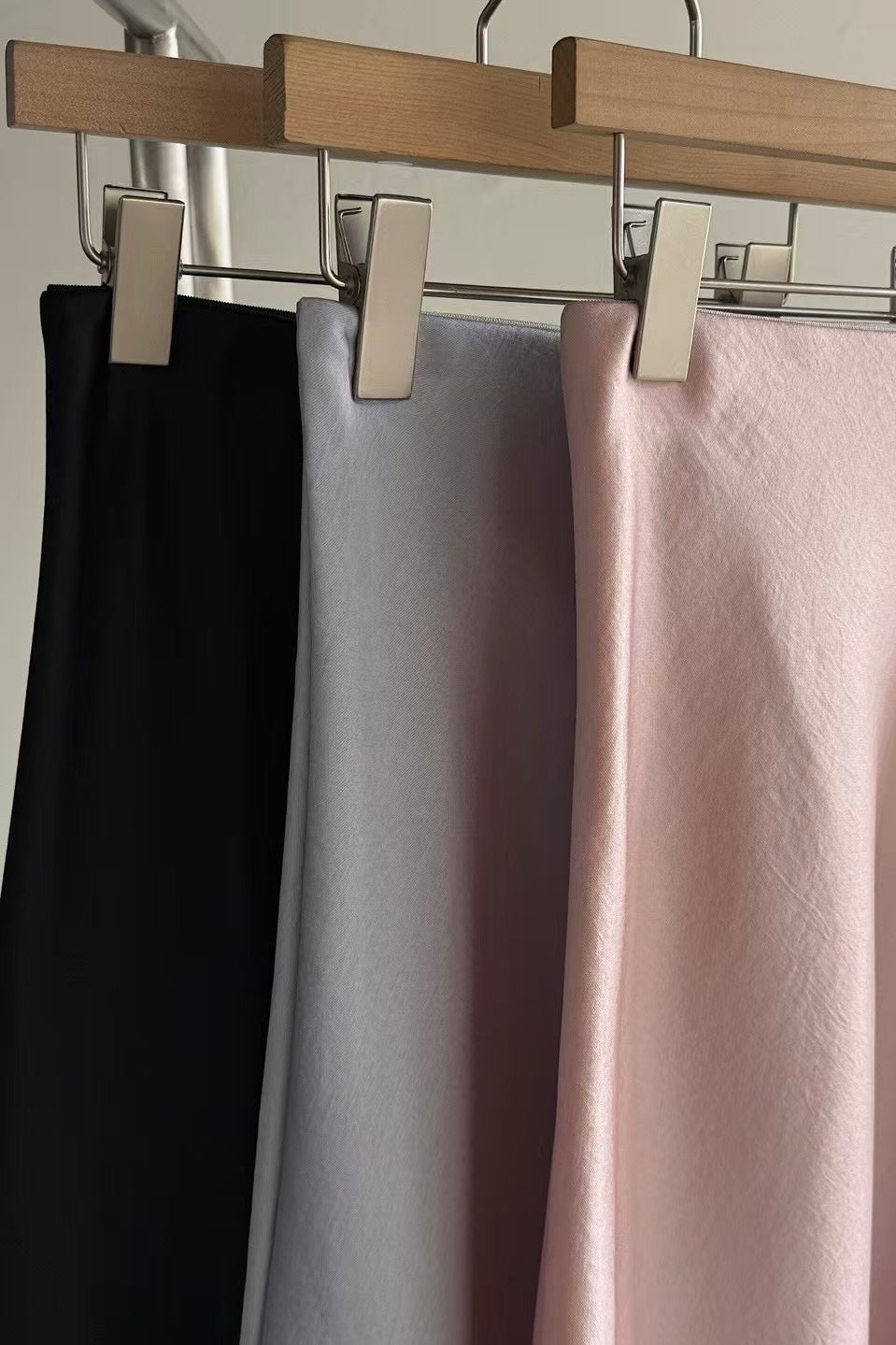 250703 Ambra Satin Skirt (Medium Length)