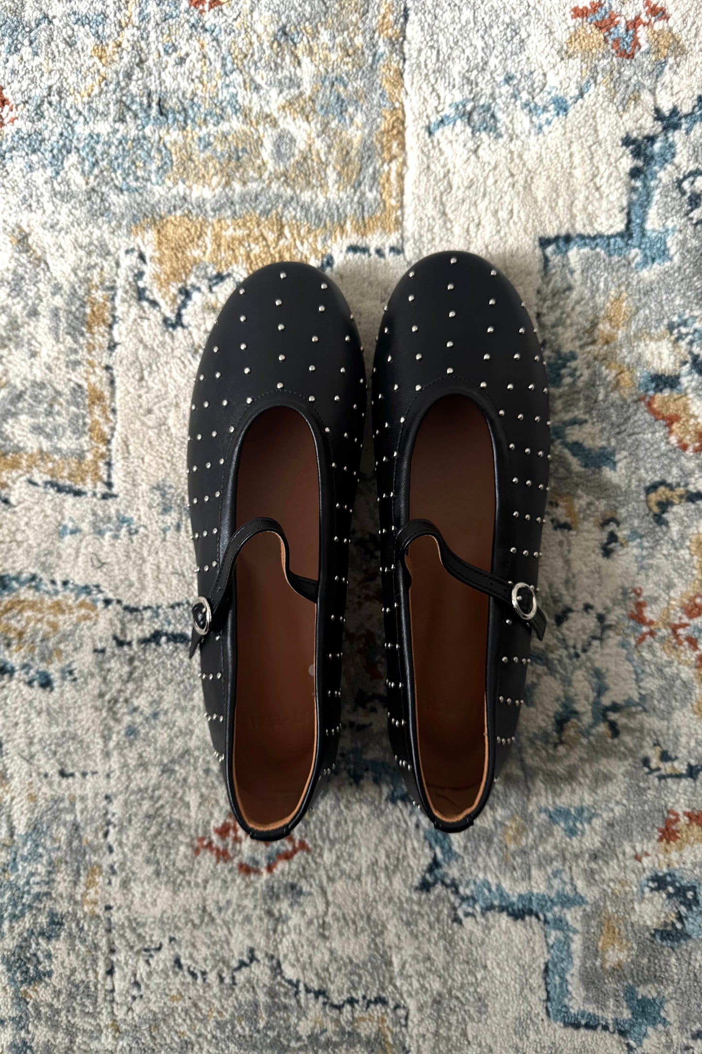 250937 Shiny dotted mary jane flats