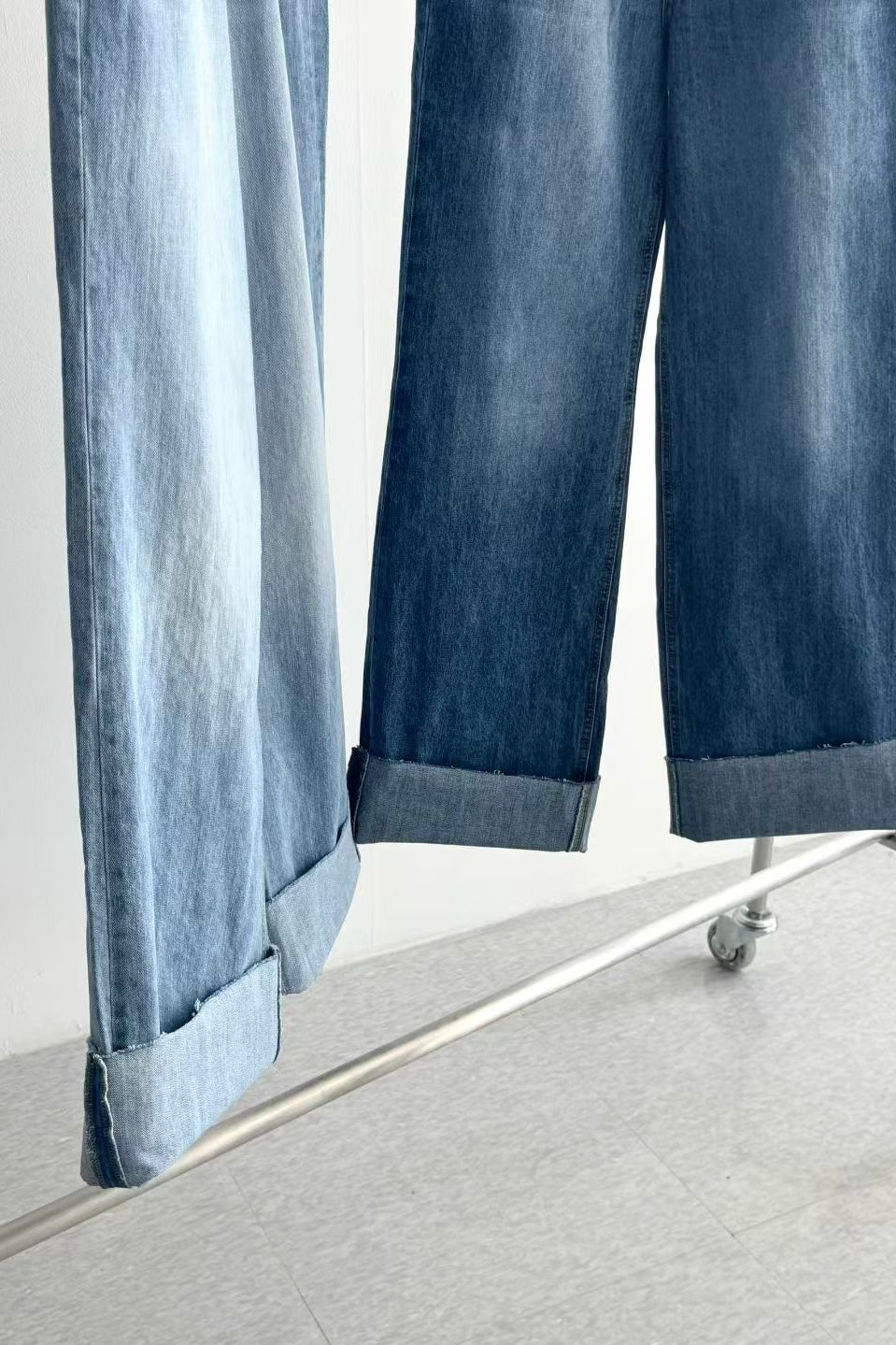 250902 Daniel turned-up-hem jeans