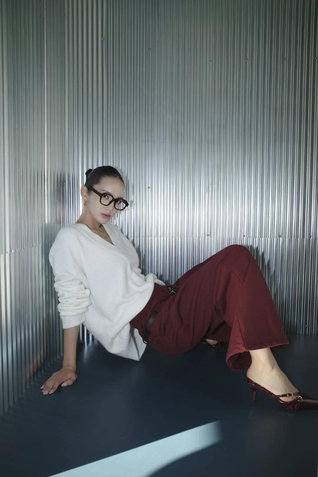 1106 Guinevere V neck Knitwear (SHOWROOM 有DISPLAY)