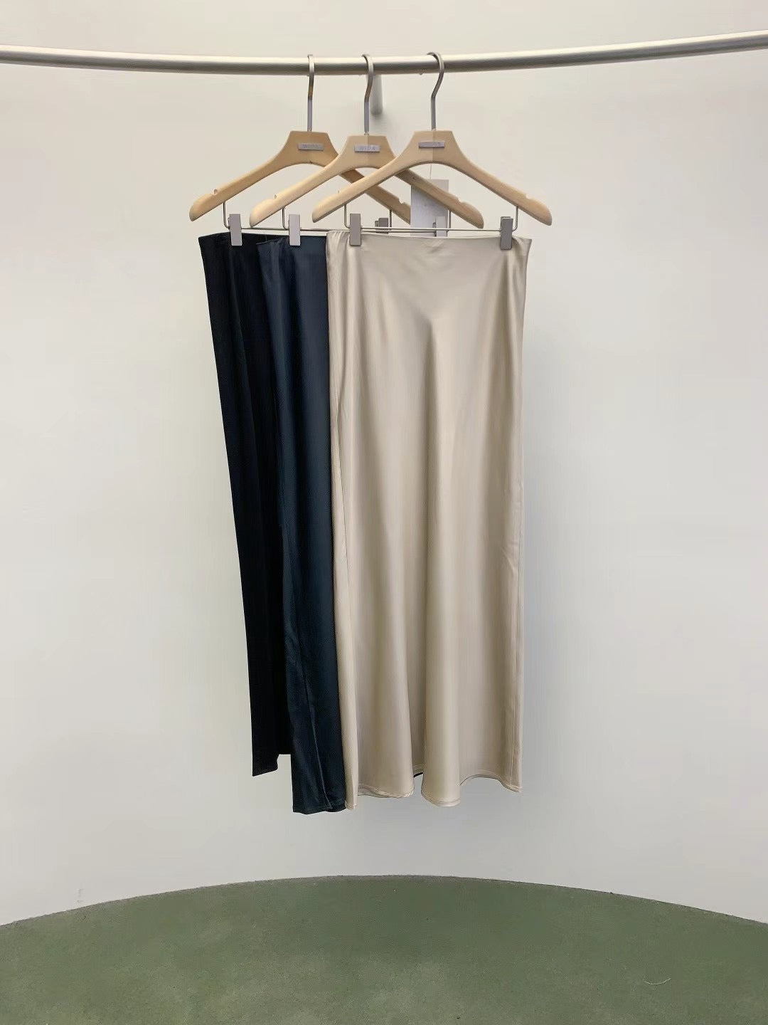 SS06(W) - Susana Satin Skirt - Summer Versio
