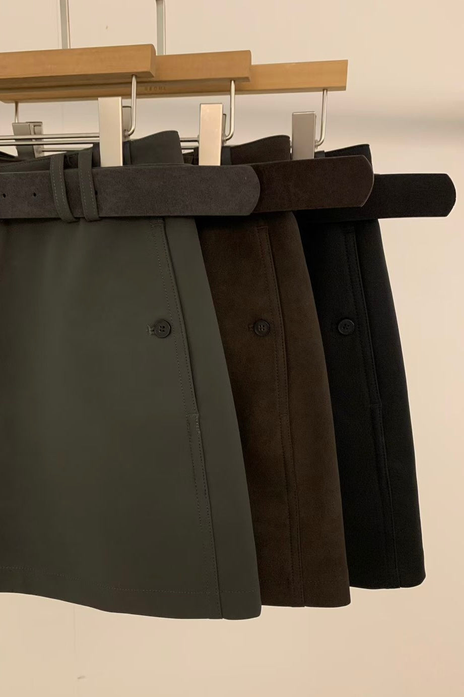 250920 90s leather Short
skirt with belt