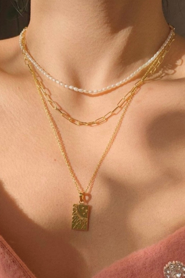 250670 Crown & Sunshine Necklace Set
