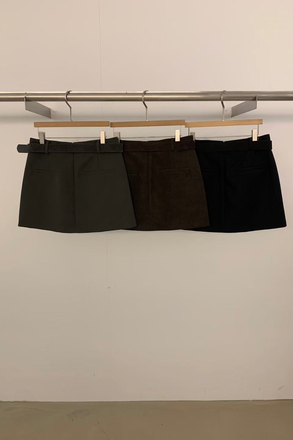 250920 90s leather Short
skirt with belt
