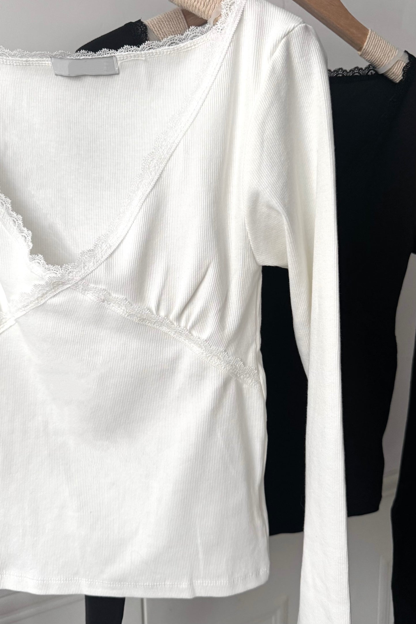 250904 Clémence lace long sleeves