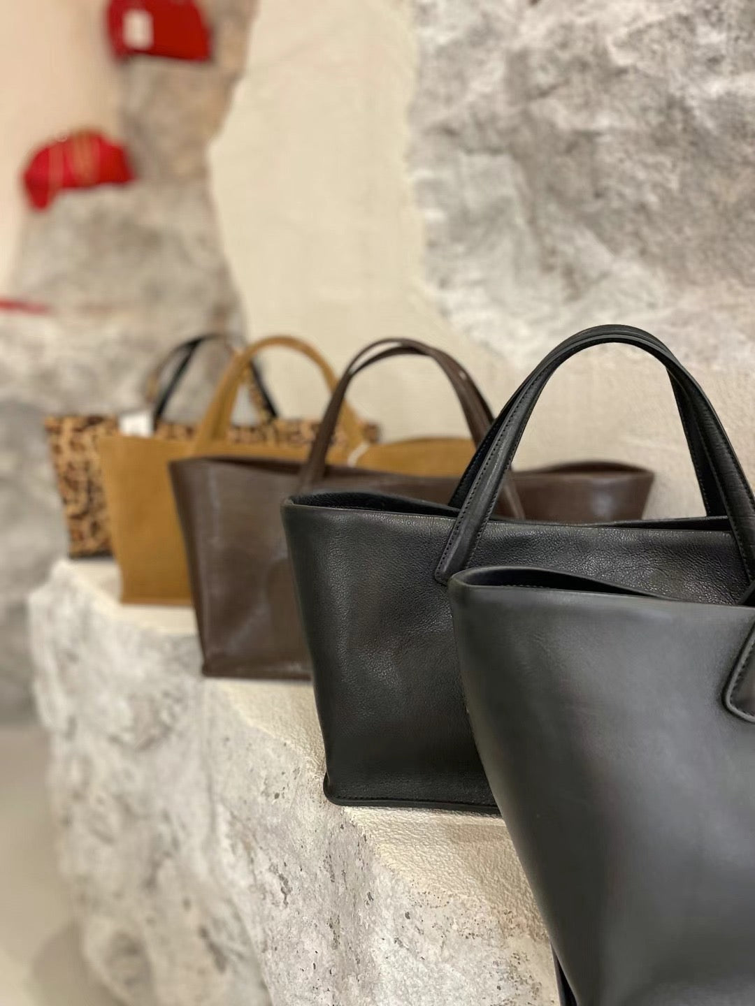 1110 Olsen Leather Tote (SHOWROOM 有DISPLAY)