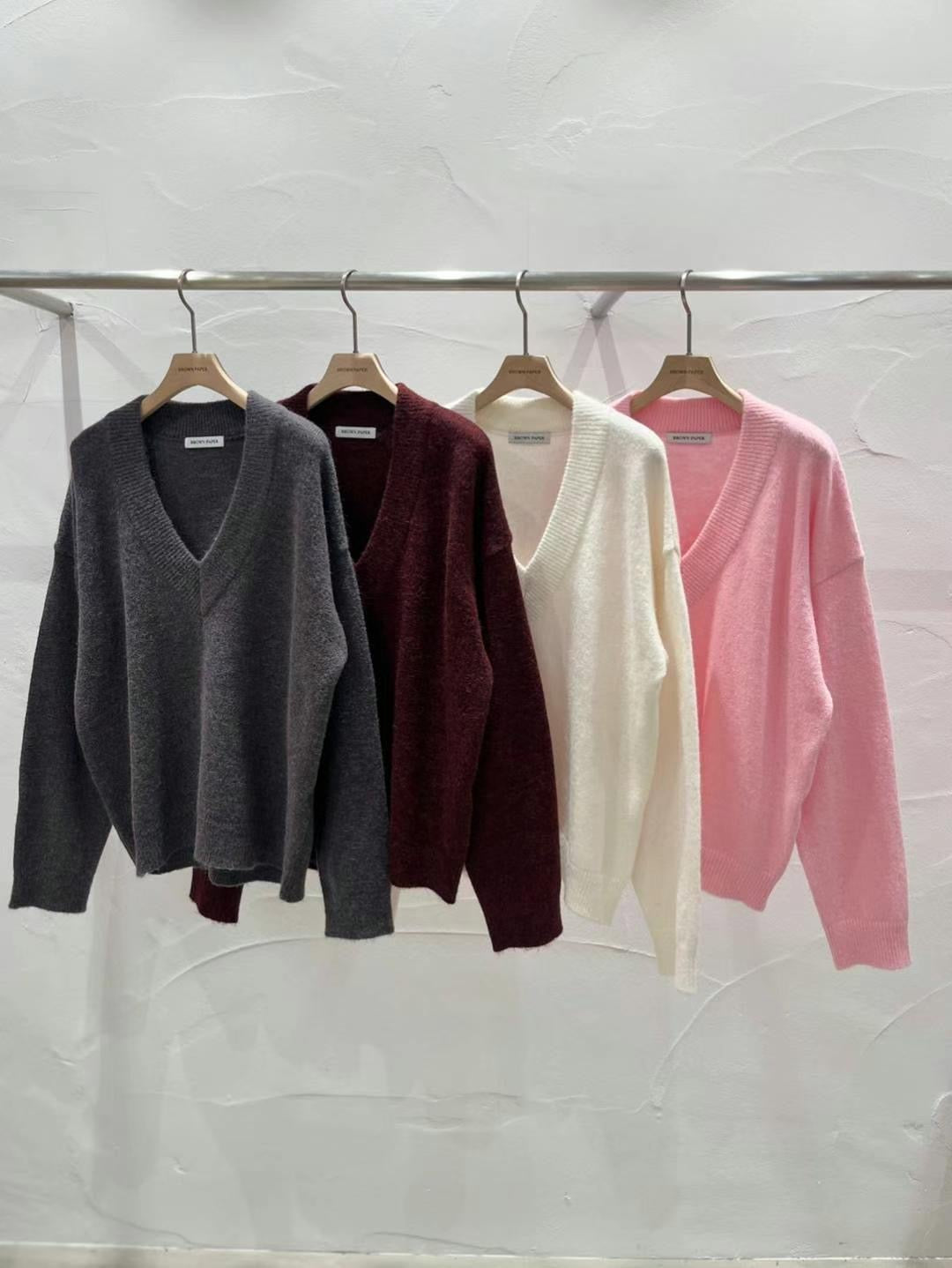 1106 Guinevere V neck Knitwear (SHOWROOM 有DISPLAY)