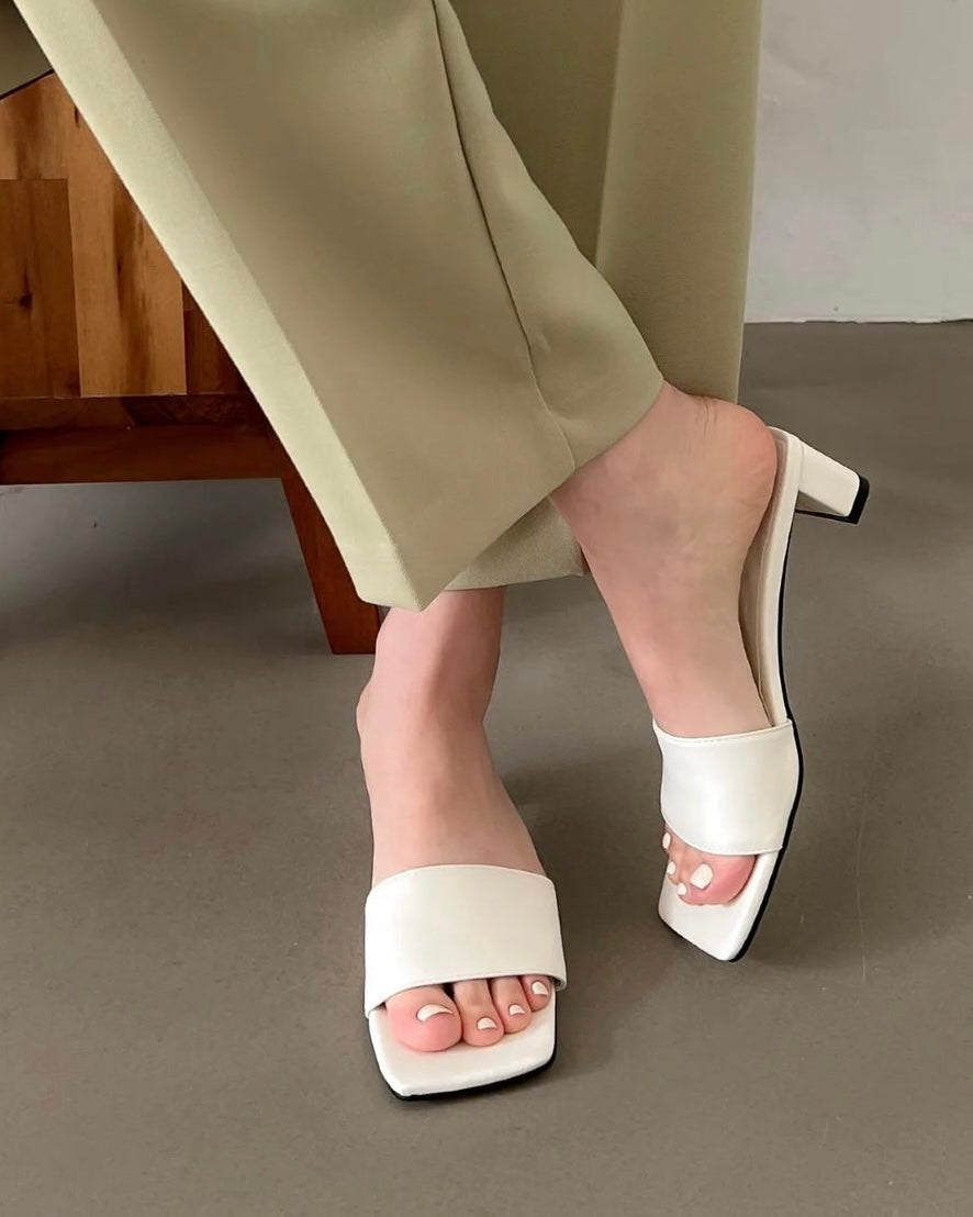 0665 Piece Sandals
