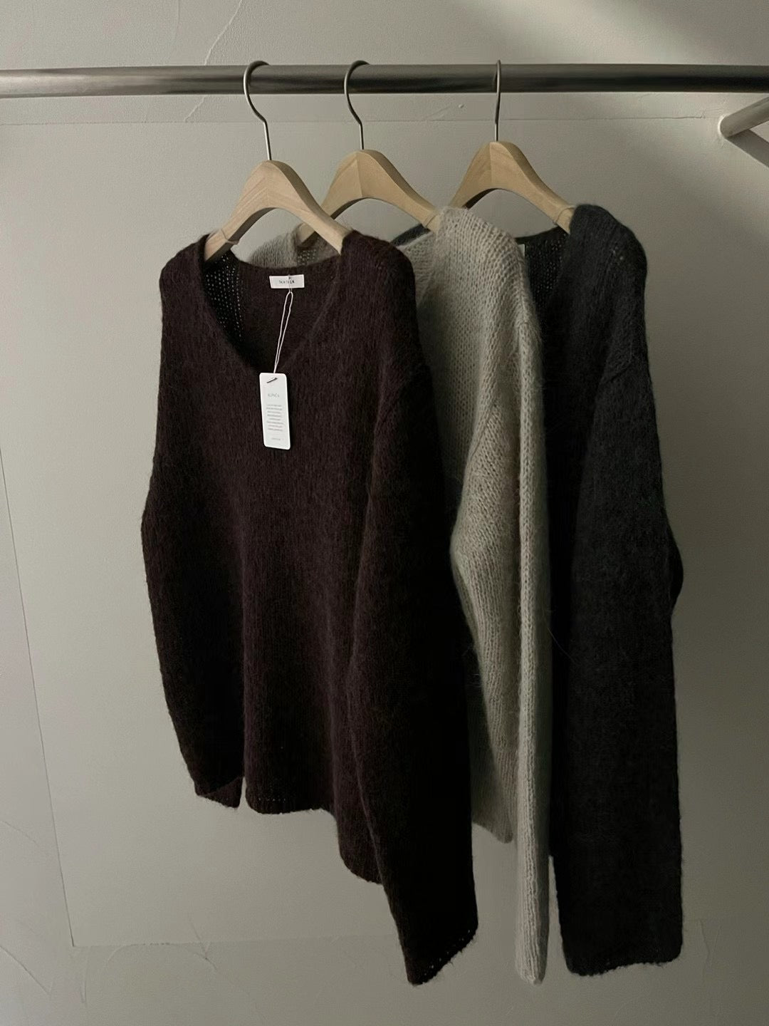 1009 Scarlett V neck Pullover (*SHOWROOM 有DISPLAY)