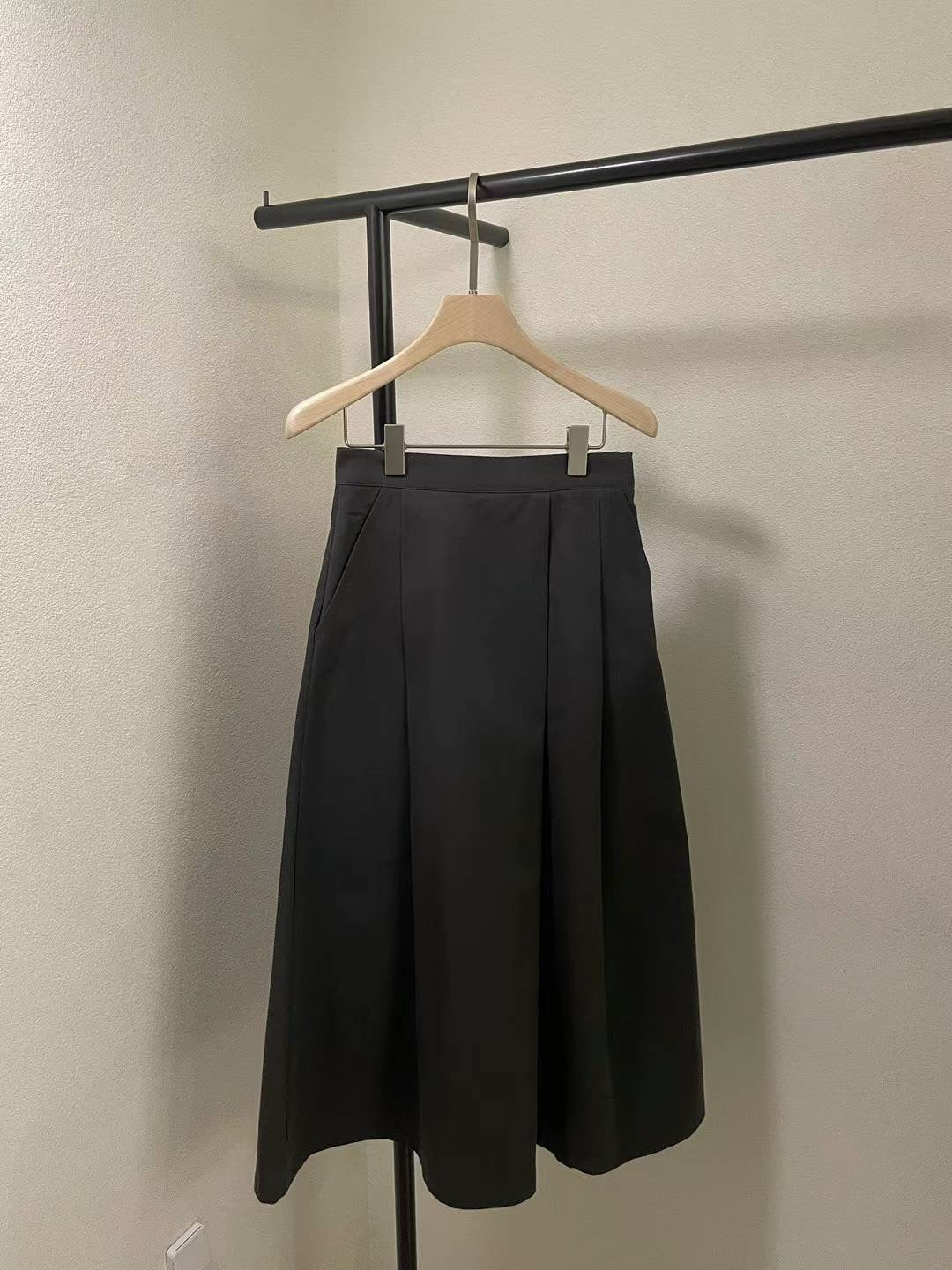 SK04 - Logarden Skirt (Showroom Display) *18/1 EP