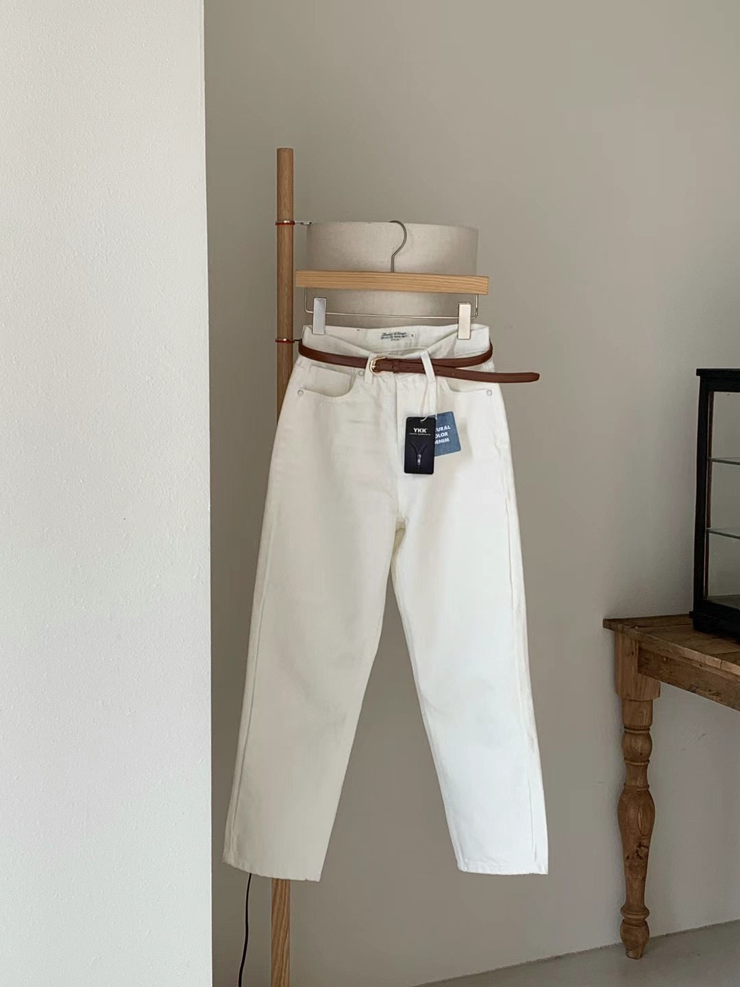 J01 - Lucienne Mom Jeans (White)