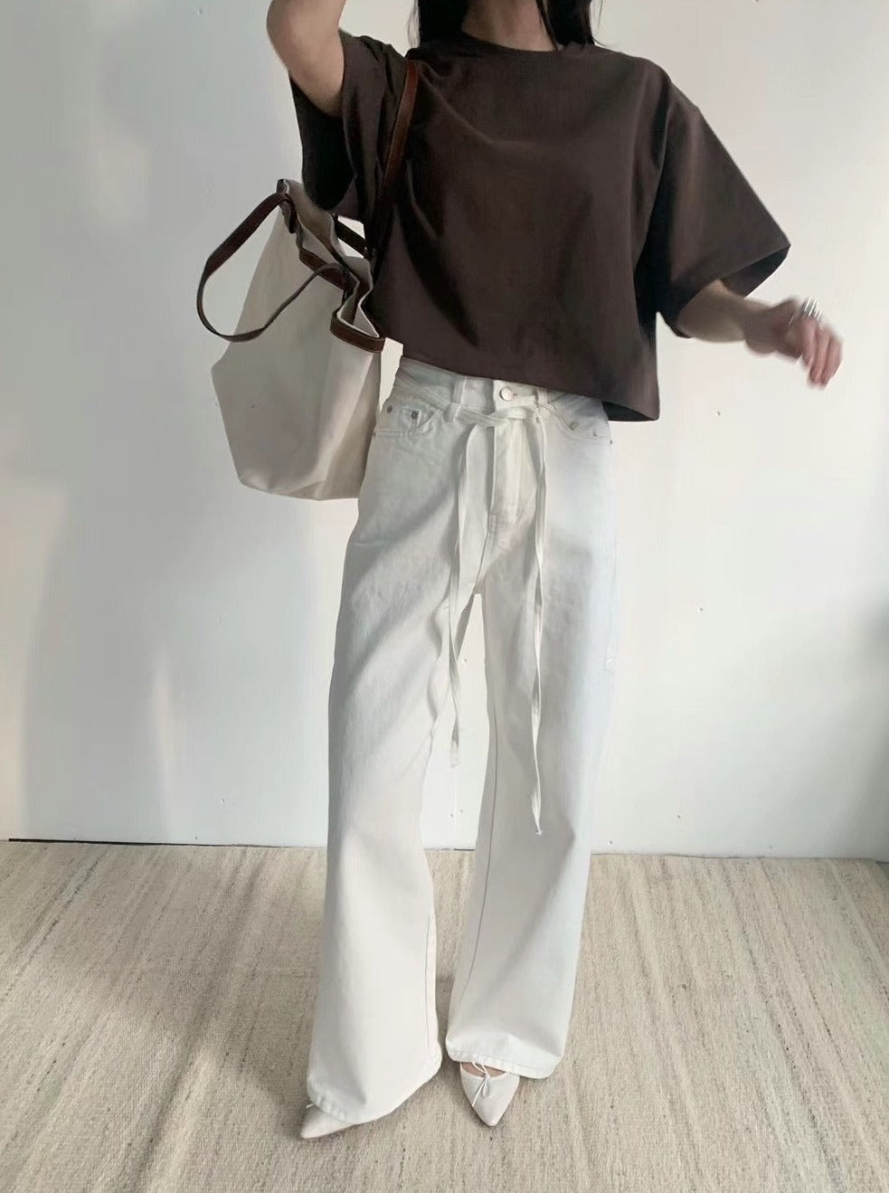 J02 - Melis Wide Leg Jeans with Strap