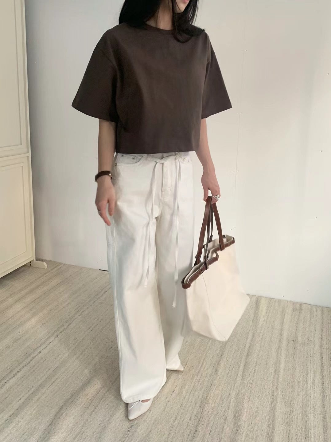 J02 - Melis Wide Leg Jeans with Strap