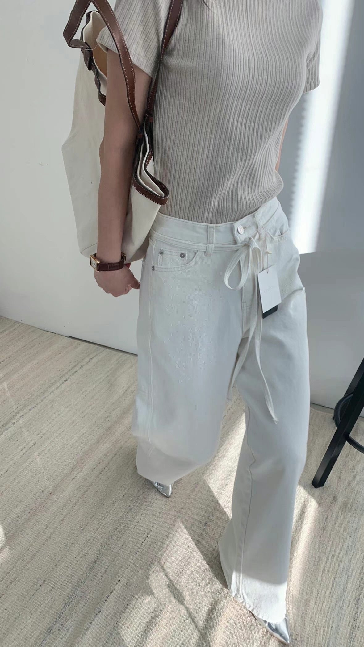 J02 - Melis Wide Leg Jeans with Strap