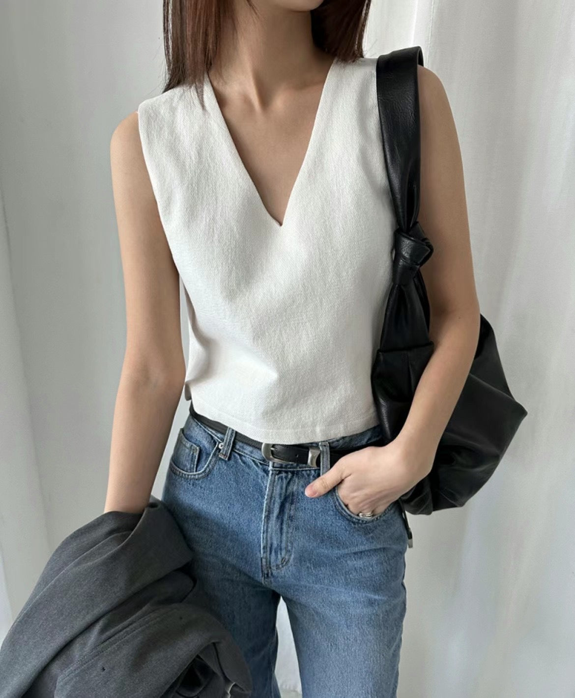 07123 V Amanda V Neck Top