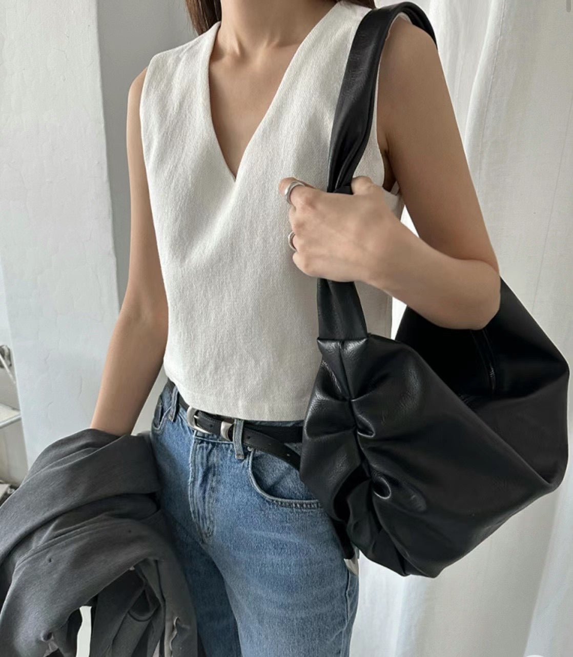 07123 V Amanda V Neck Top